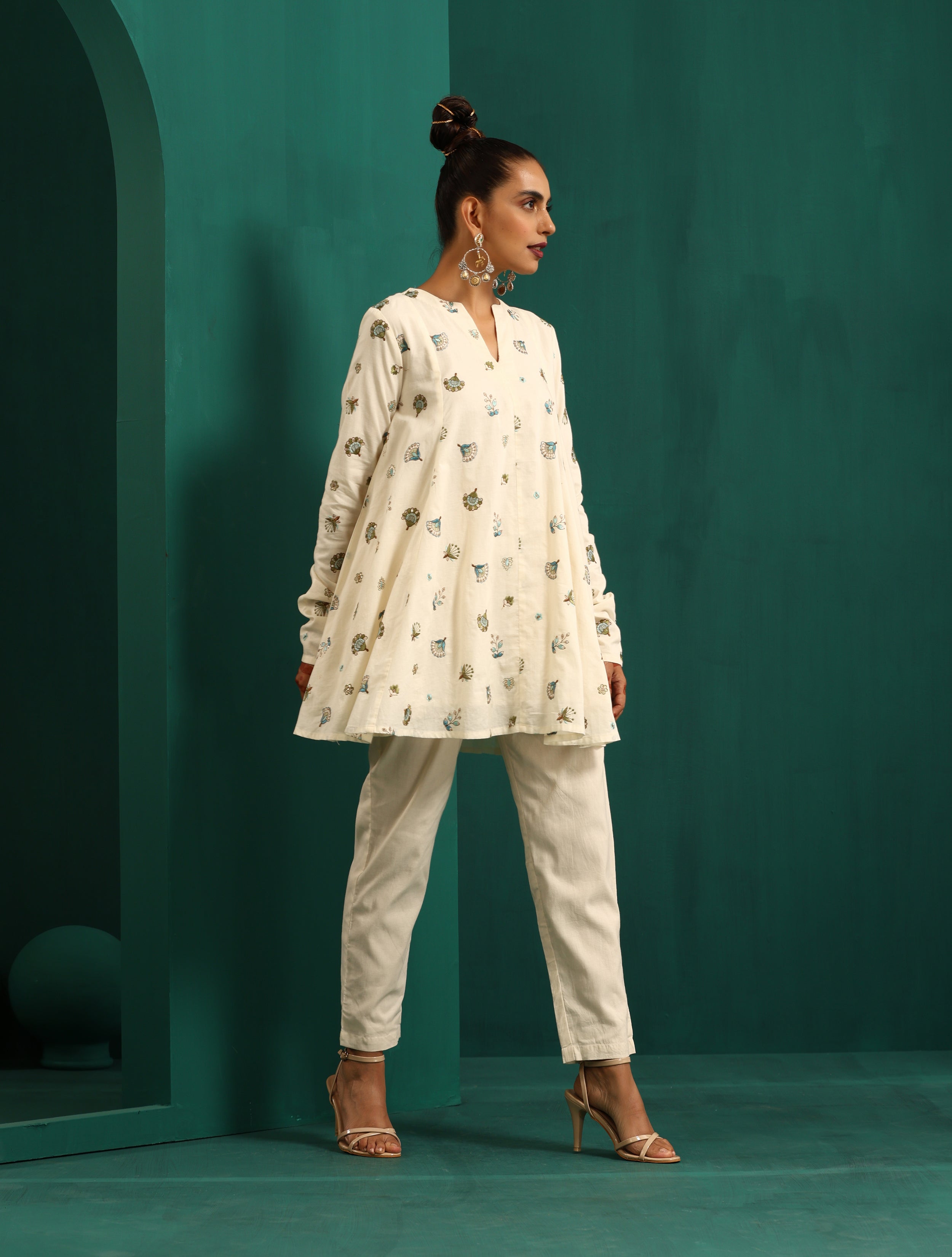 trueBrowns Ivory Blue Floral Cotton Flared Co-ord Set - Distacart