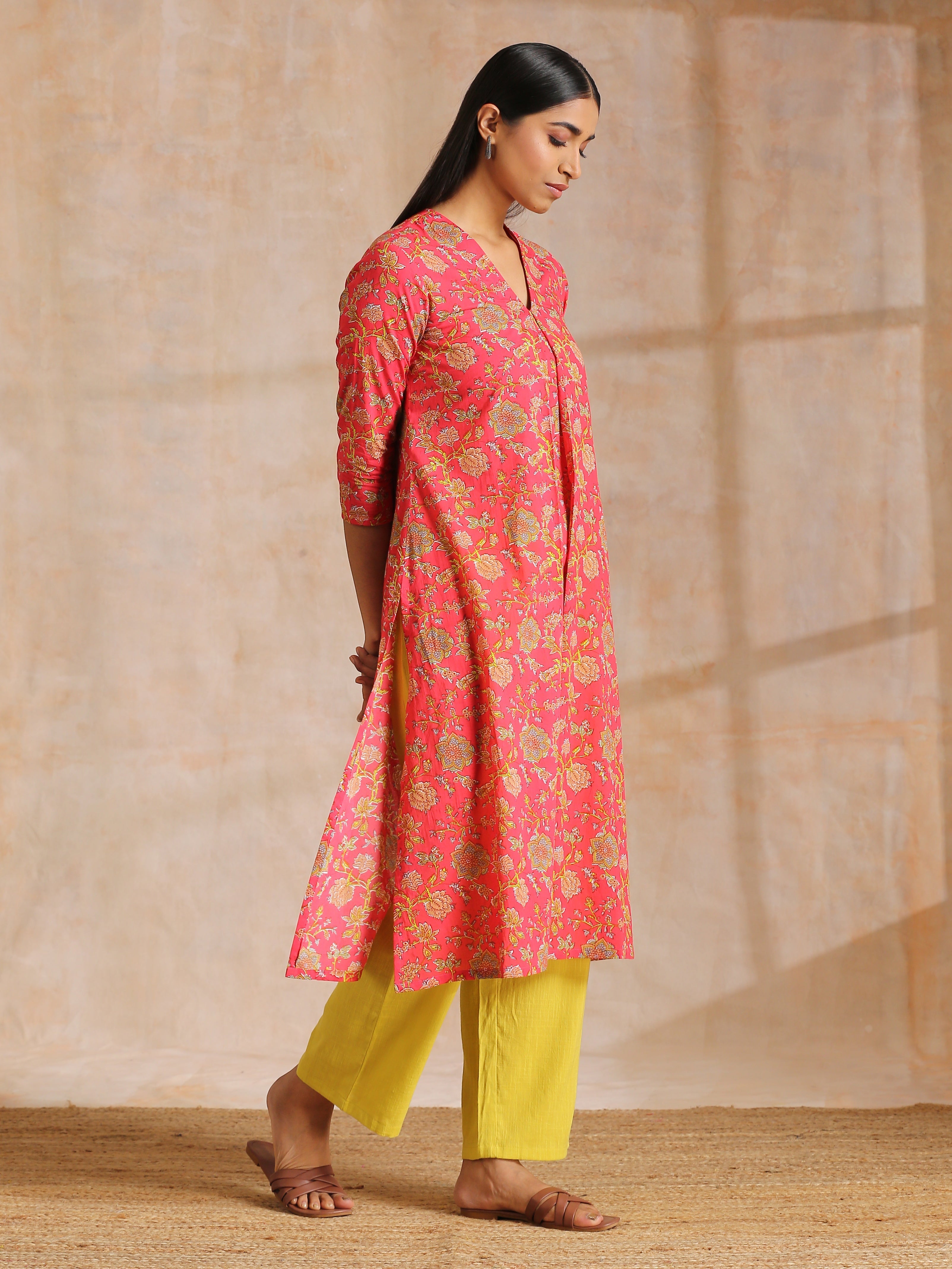 trueBrowns Flamingo Pink Overall Floral Block Print Cotton Slit Kurta Pant Set - Distacart