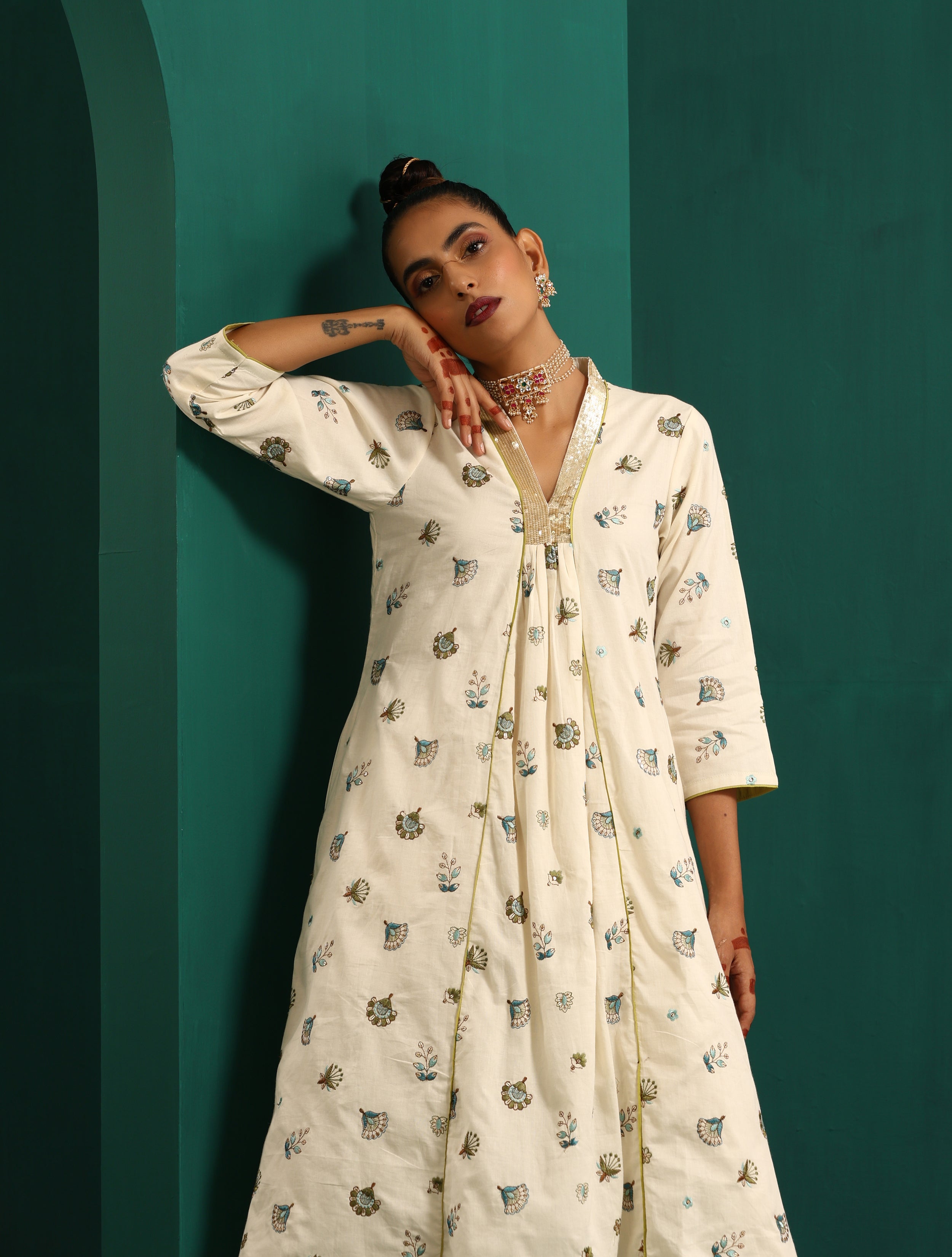 trueBrowns Ivory Blue Floral Cotton Front Gathered Kurta Pant Set - Distacart