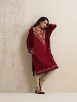Thumbnail for trueBrowns Maroon Kashmiri Floral Embroidered Woollen Phiran Kurta - Distacart
