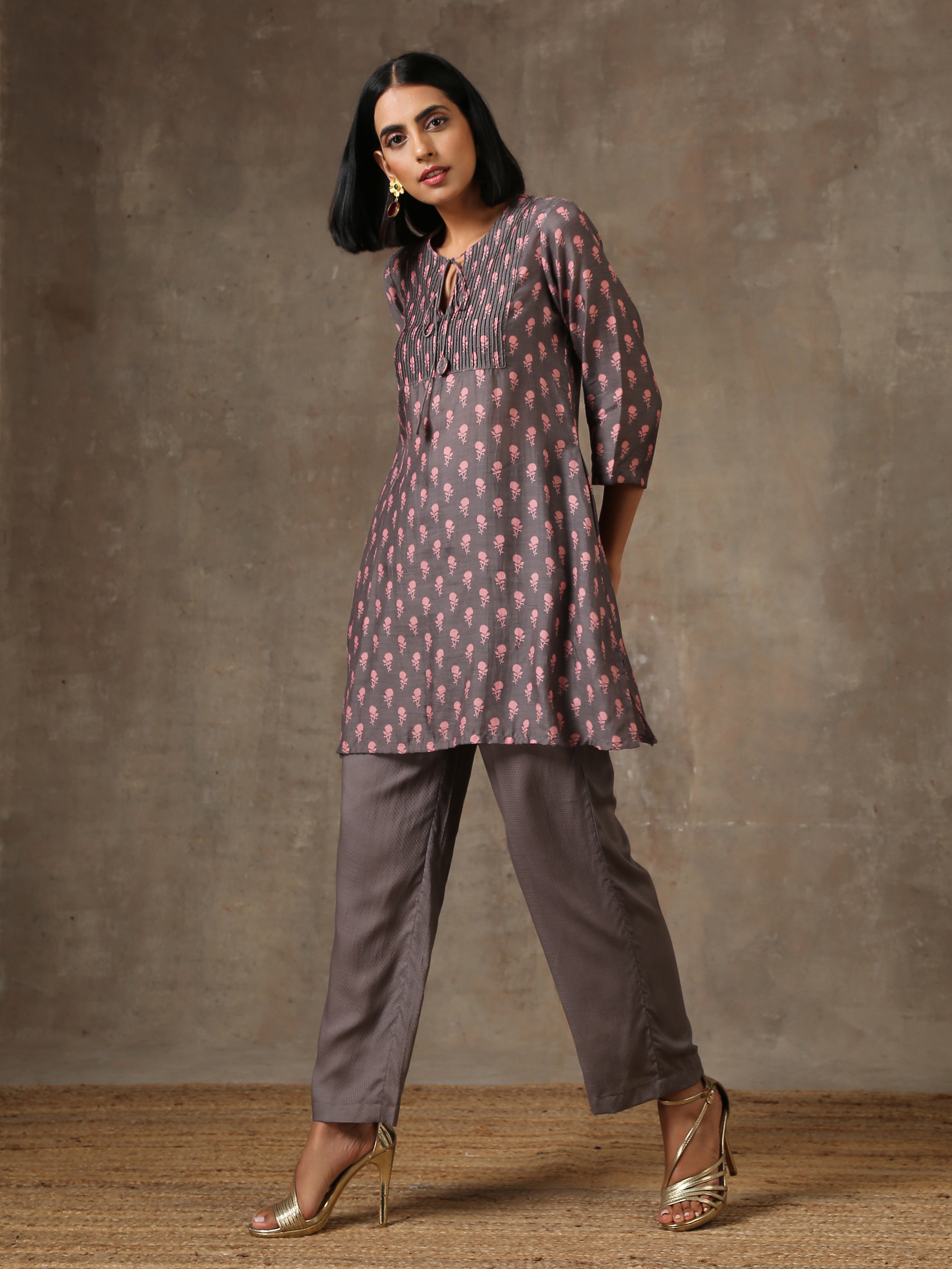 trueBrowns Grey Pink Floral Printed Silk Co-Ord Set - Distacart