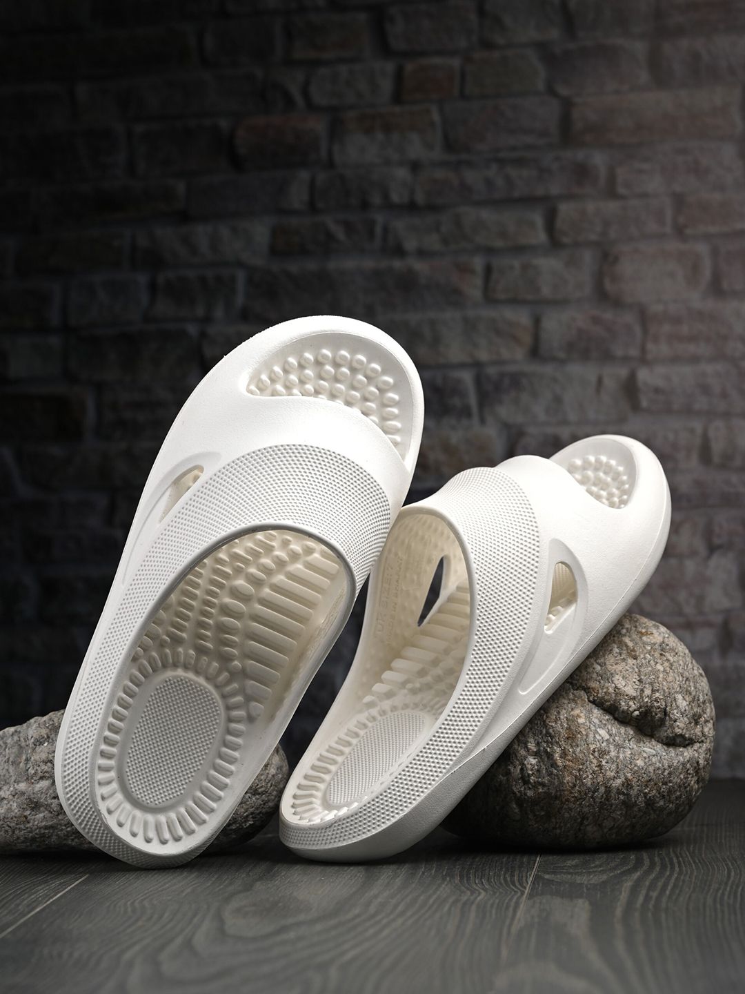 Roadster The Lifestyle Co. Men White Ortholite Comfortable Cushion Sliders