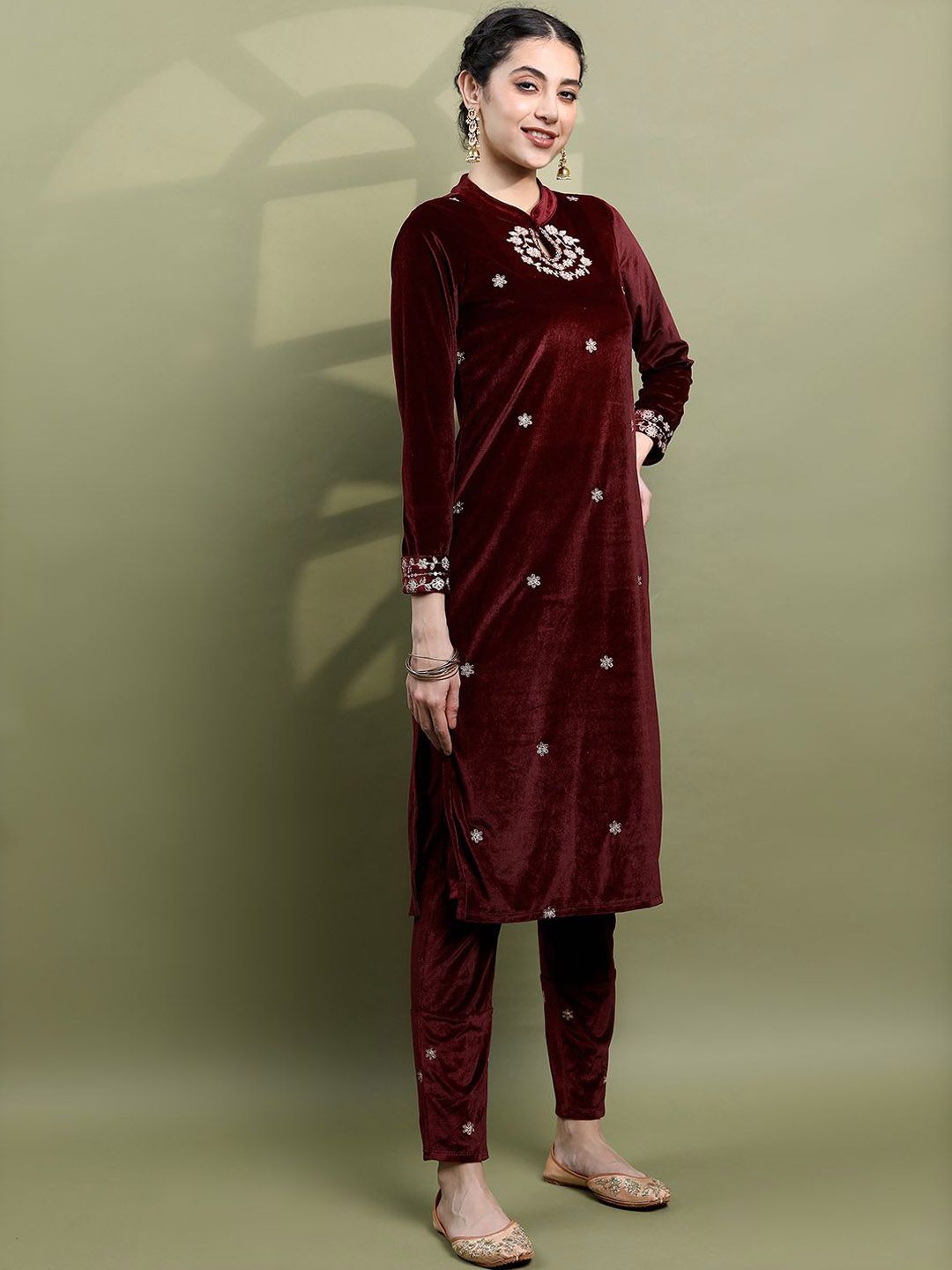Vishudh Floral Embroidered Zari Keyhole Neck Straight Kurta with Trousers & Dupatta - Distacart