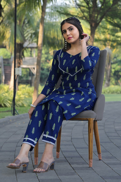 Malishka Women's Blue Cotton Blend Digital Print Kurta Set