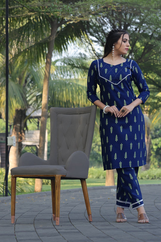 Malishka Women's Blue Cotton Blend Digital Print Kurta Set
