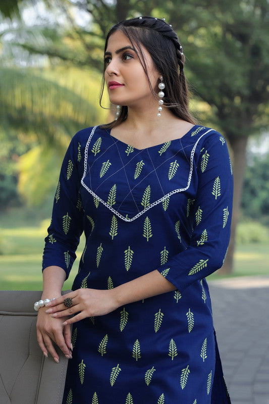Malishka Women's Blue Cotton Blend Digital Print Kurta Set
