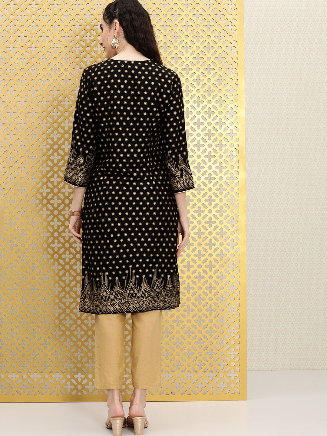 Ode by House of Pataudi Women Black Ethnic Motifs Printed V-Neck Straight Rozana Kurta - Distacart