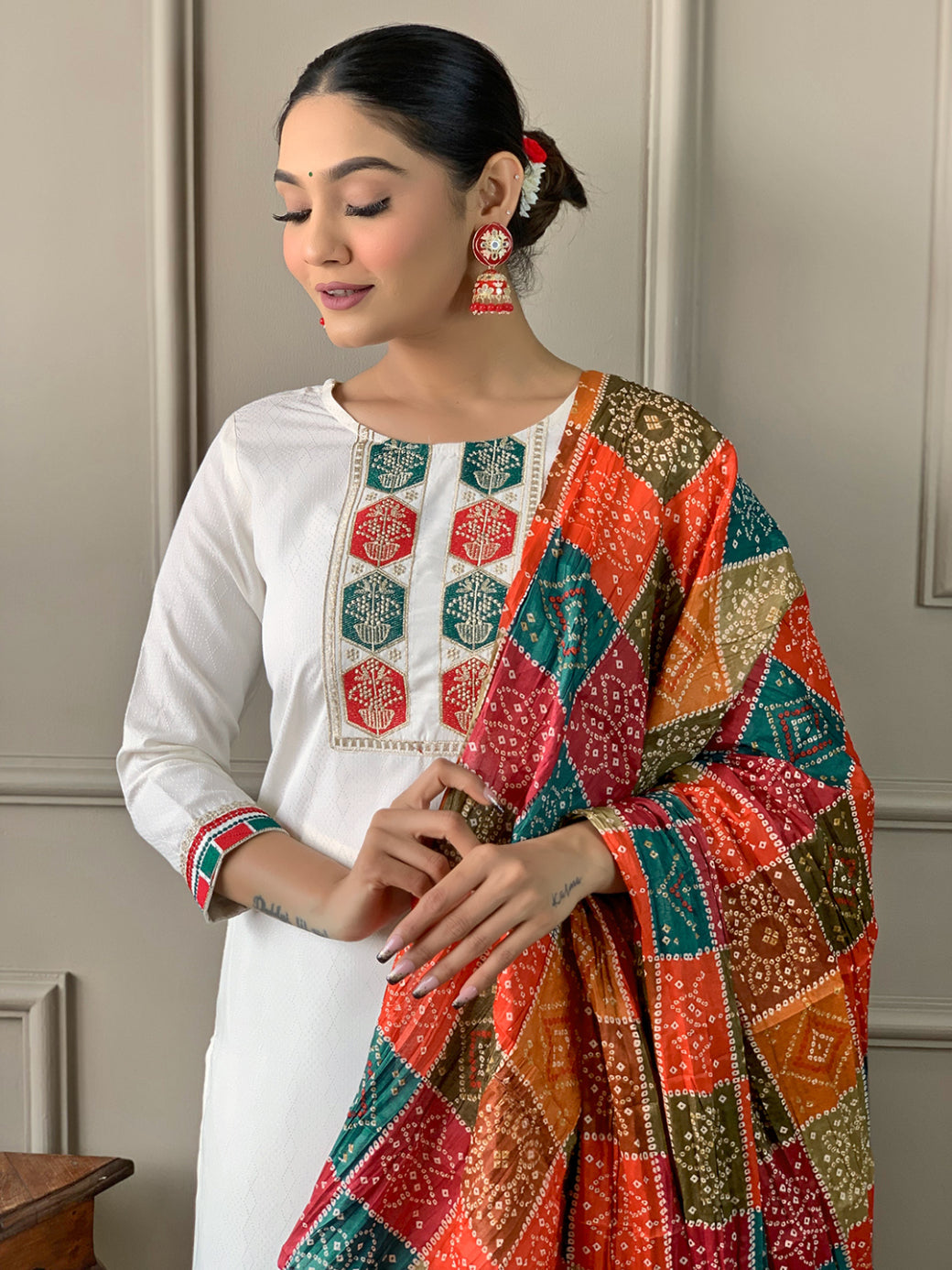 Lyush Women's Round Neck Work Viscose Fabric Kurta Pant With Dupatta Set - Off White