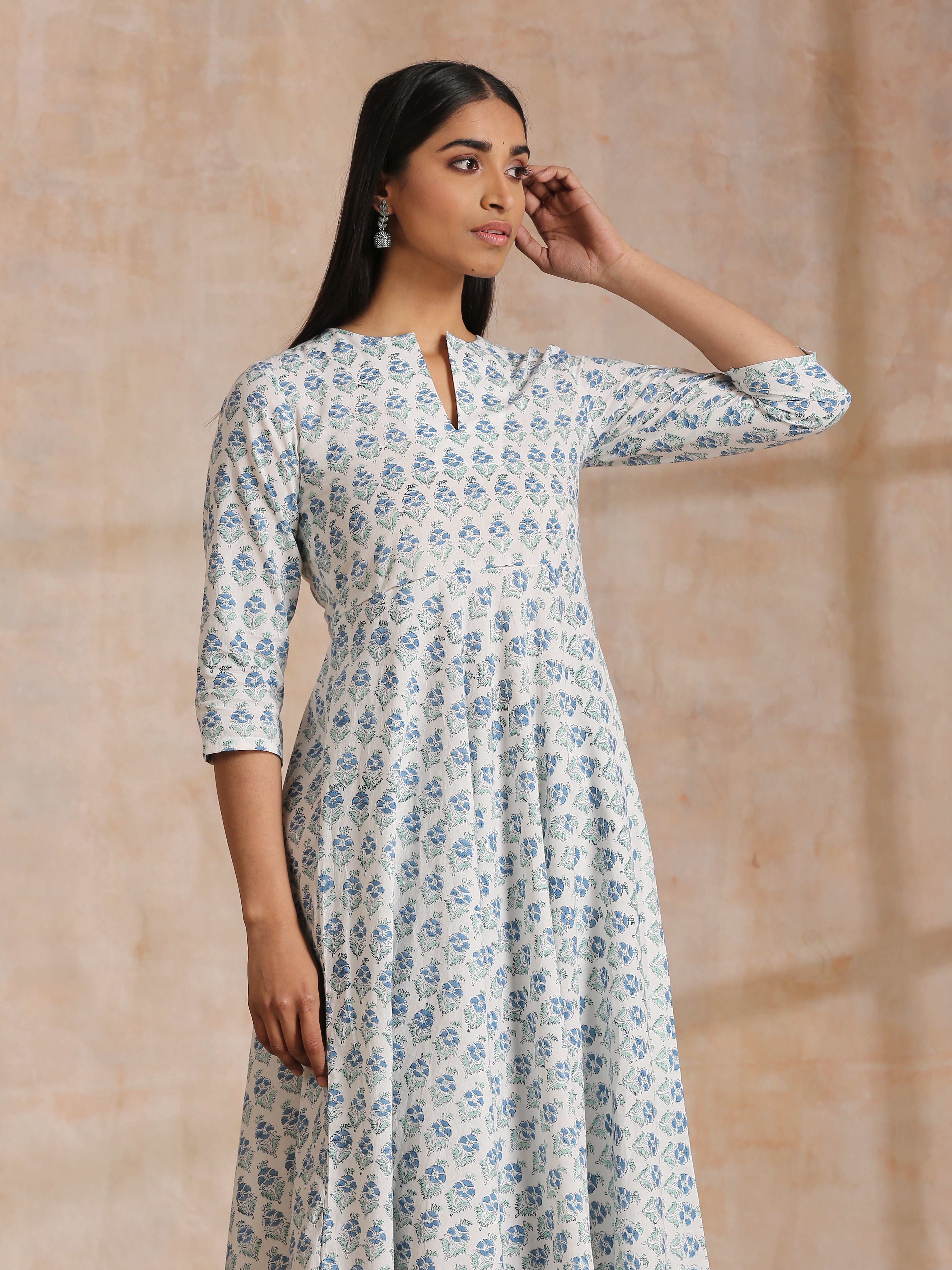 trueBrowns White With Blue Green Buta Print Cotton Flared Kurta Pant Set - Distacart