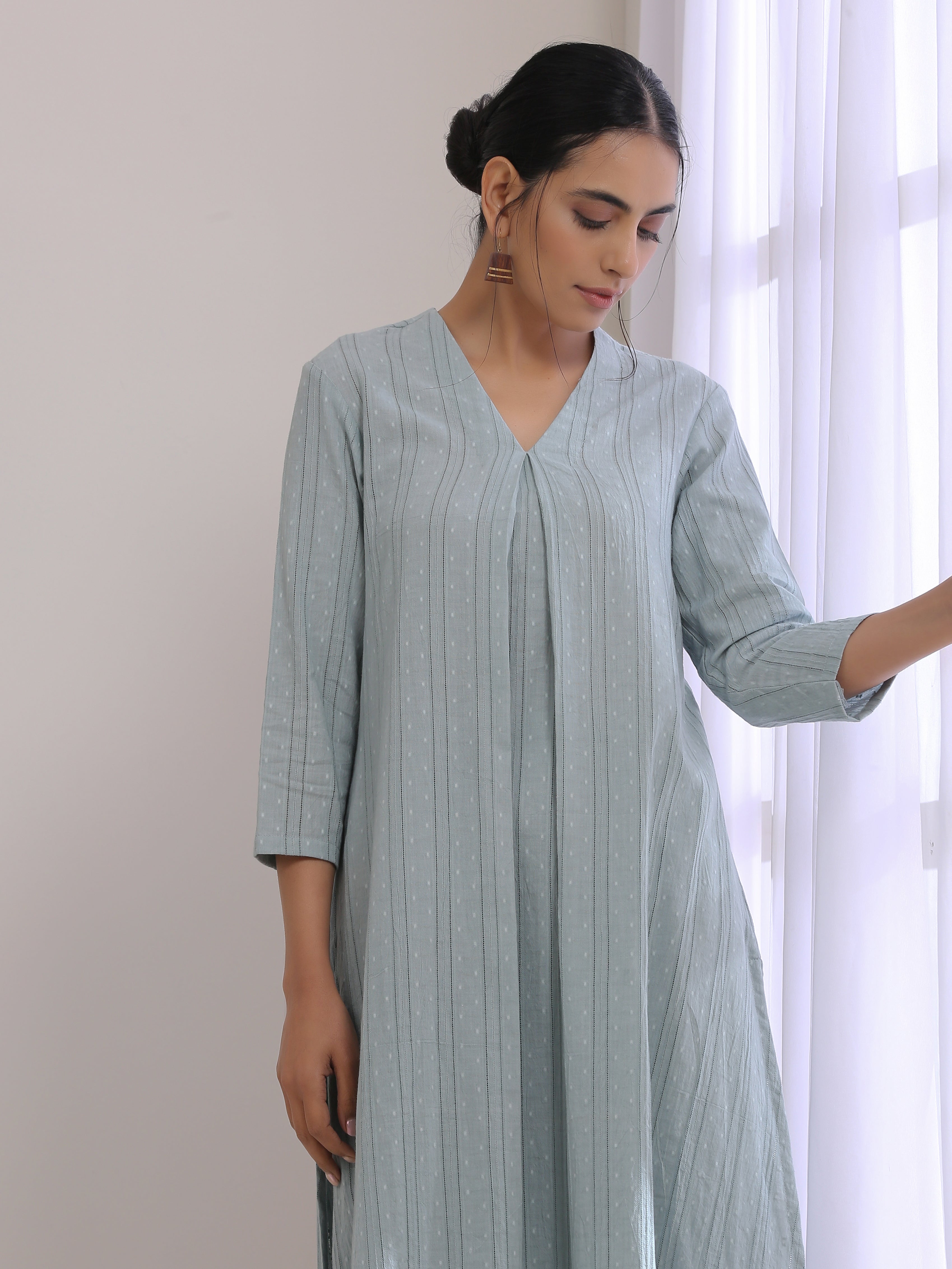 trueBrowns Eggshell Blue Dobby Neck Pleat Kurta Pant Set - Distacart