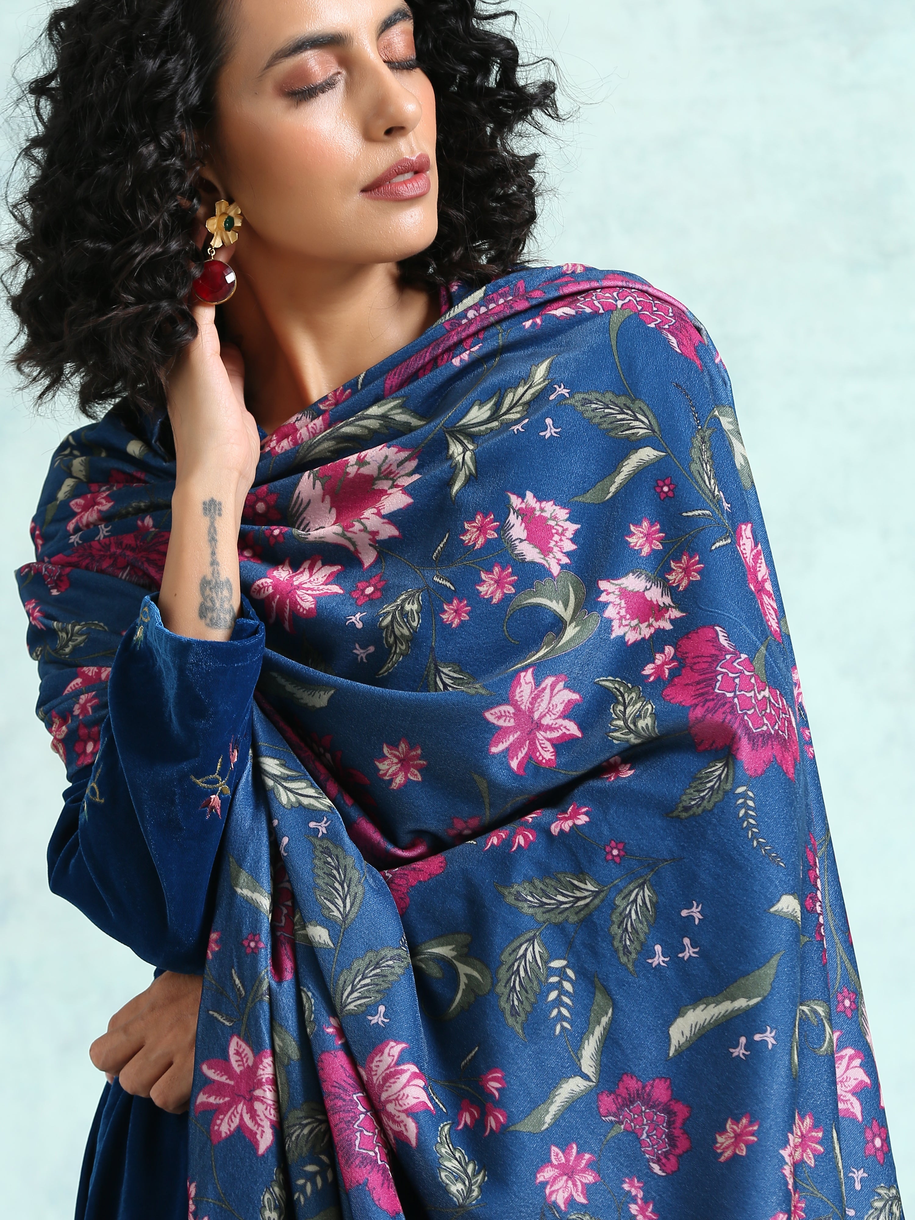 trueBrowns Blue Printed Velvet Shawl - Distacart