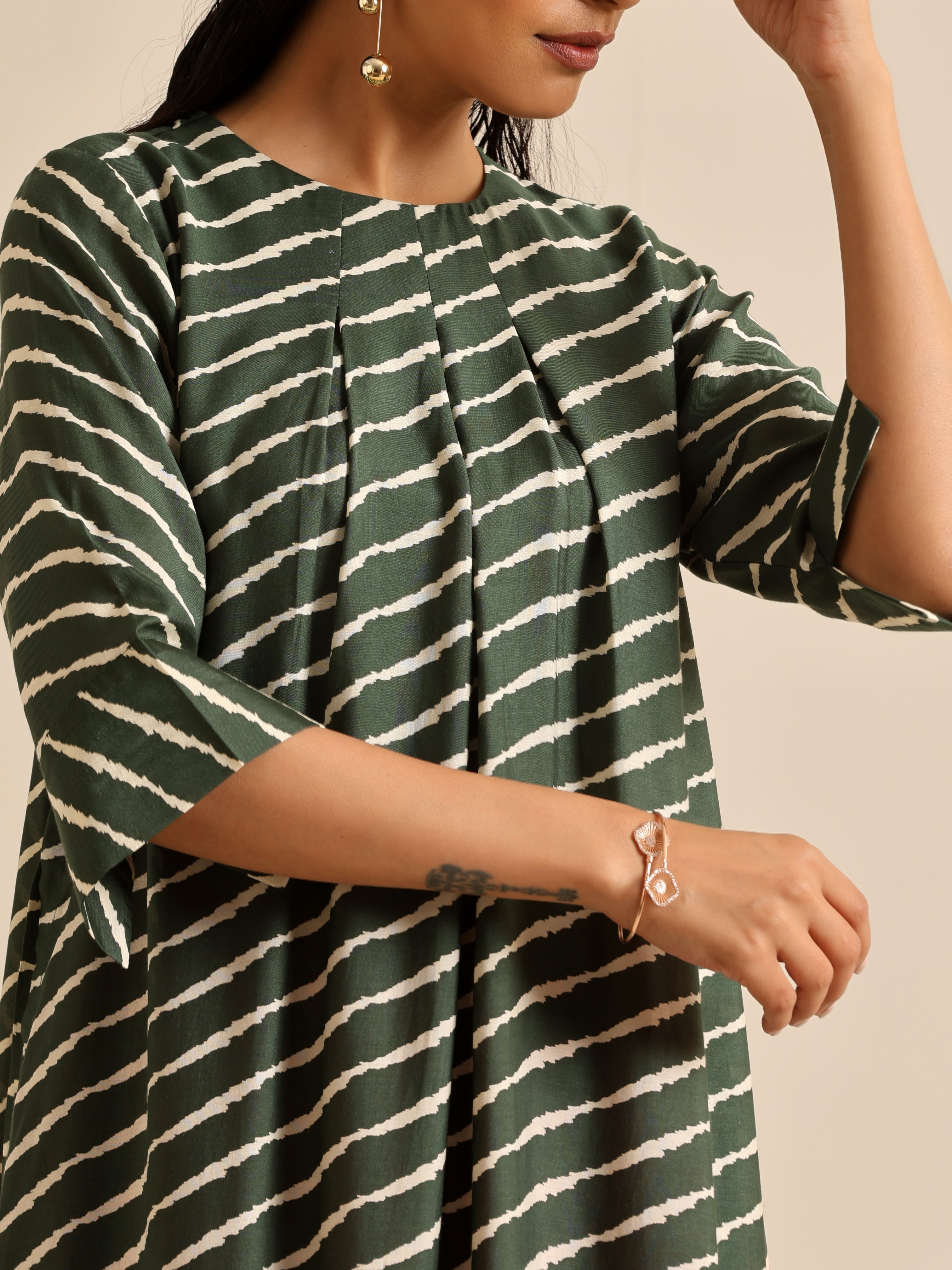 trueBrowns Dark Green Lehariya Printed Silk Kurta Pant Set - Distacart