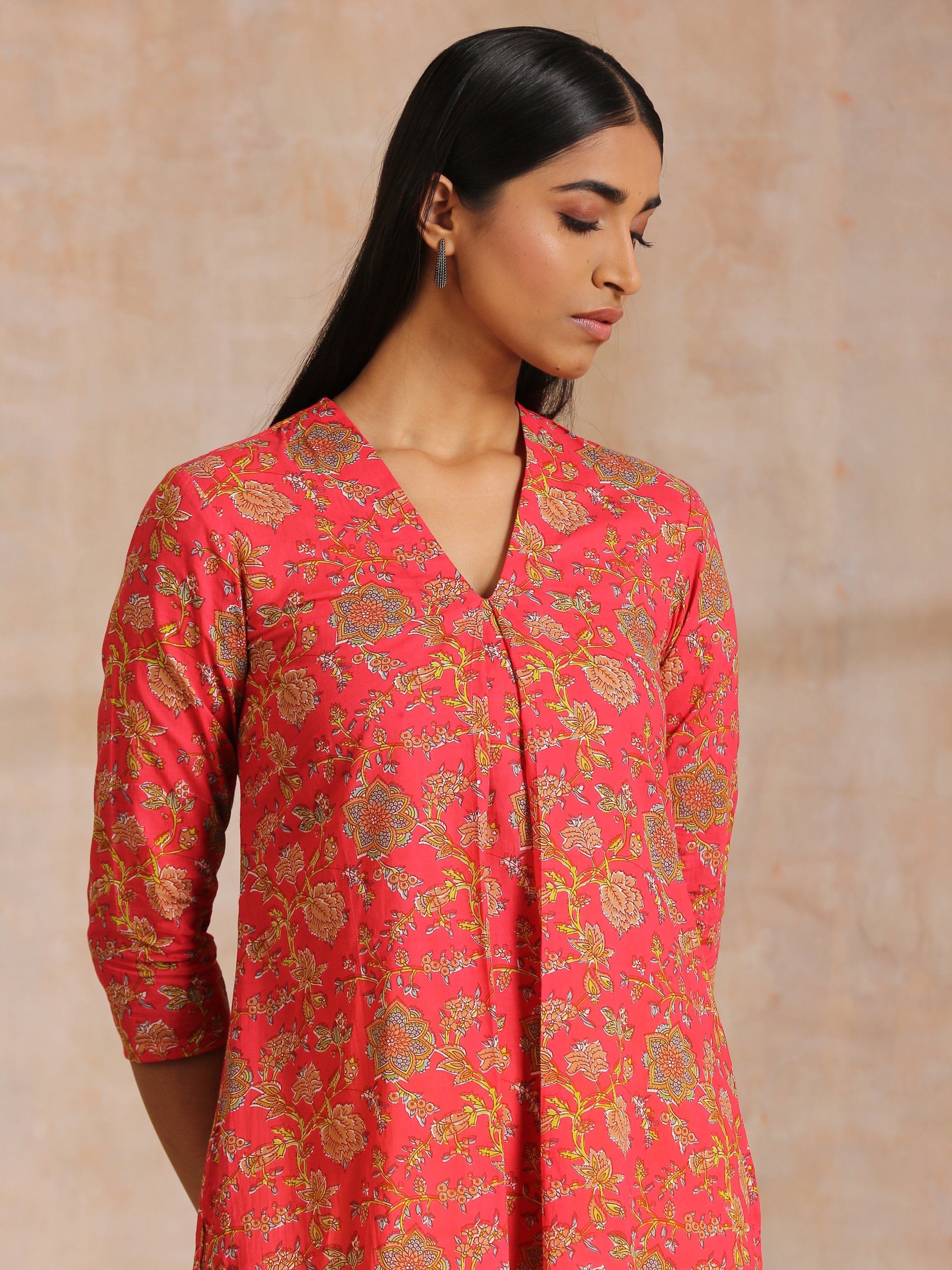 trueBrowns Flamingo Pink Overall Floral Block Print Cotton Slit Kurta Pant Set - Distacart