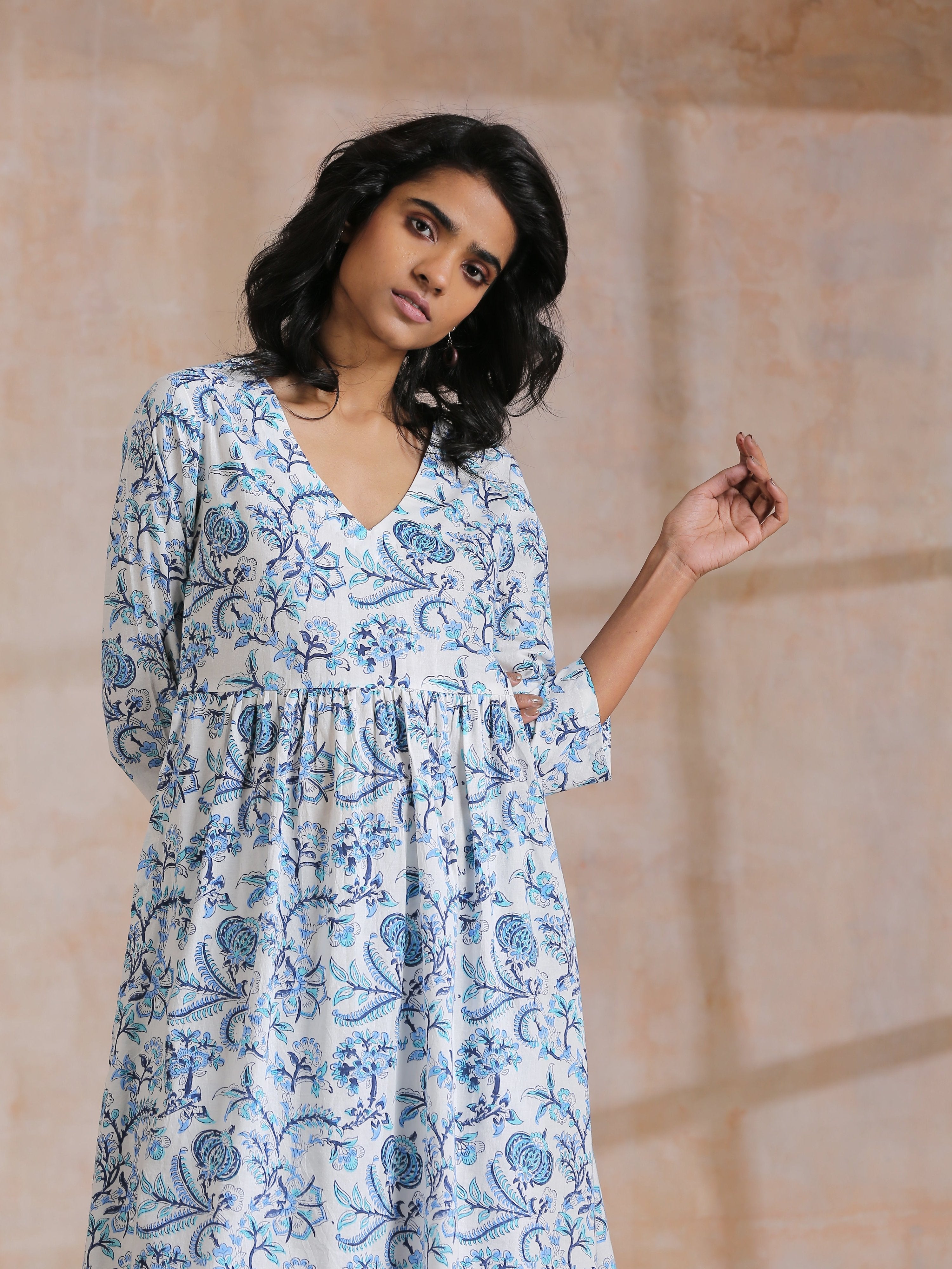 trueBrowns White With Overall Blue Print Cotton Slit Gathered Kurta Set - Distacart