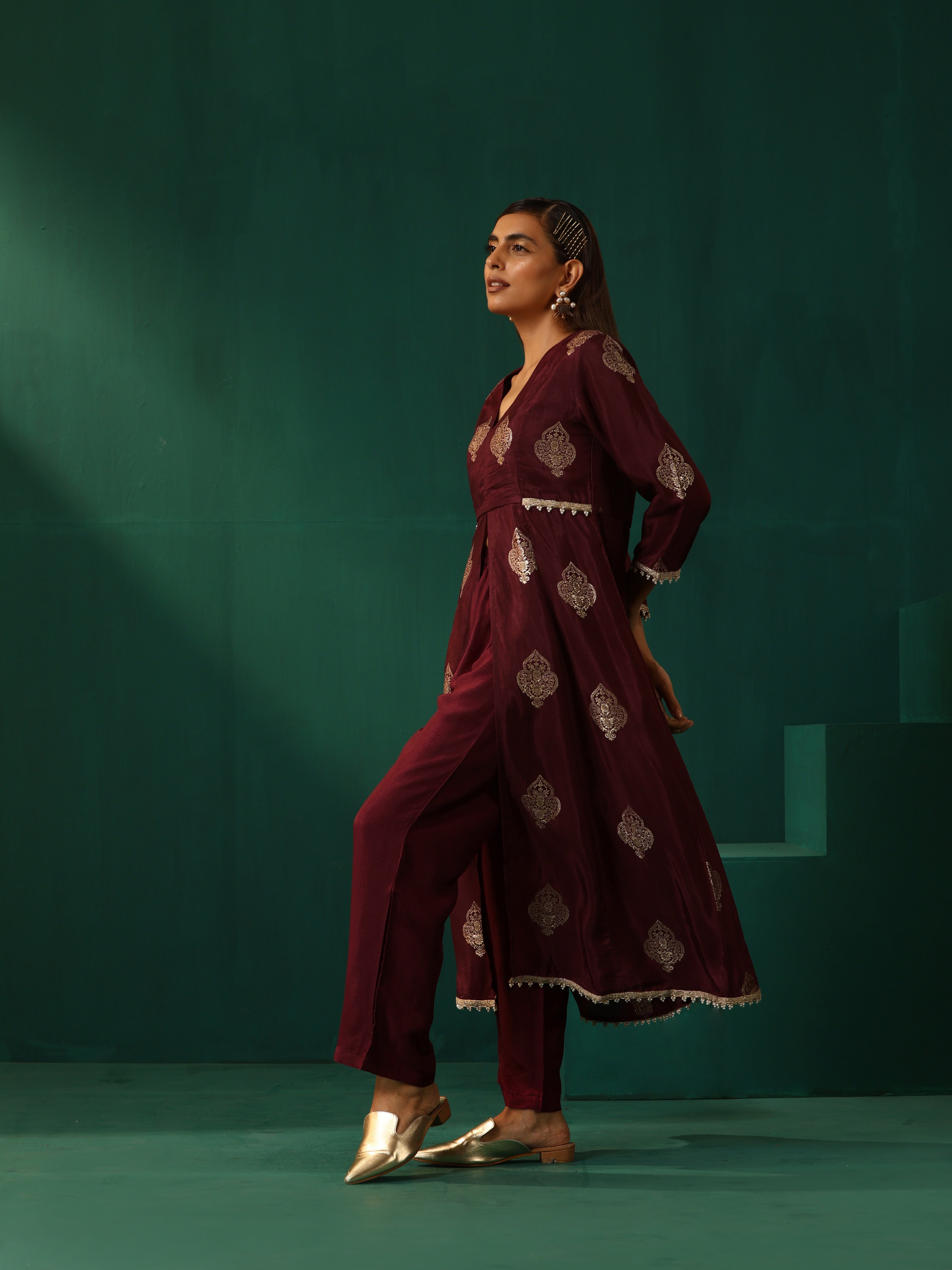 trueBrowns Wine Geometric Viscose Silk V-Neck Front Slit Kurta Pant Set - Distacart