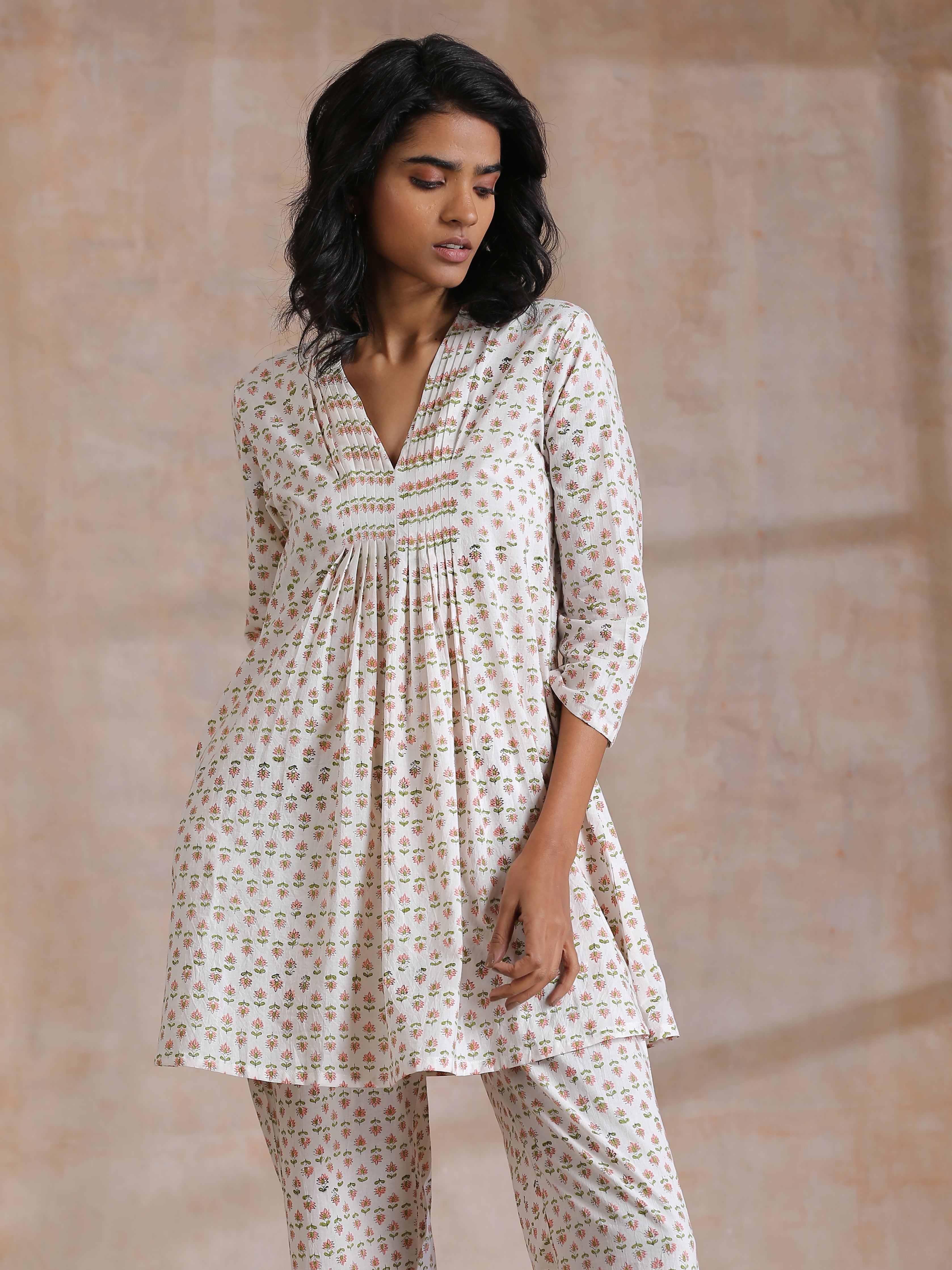 trueBrowns White With Small Floral Booti Print Cotton Pleated Co-Ord Set - Distacart