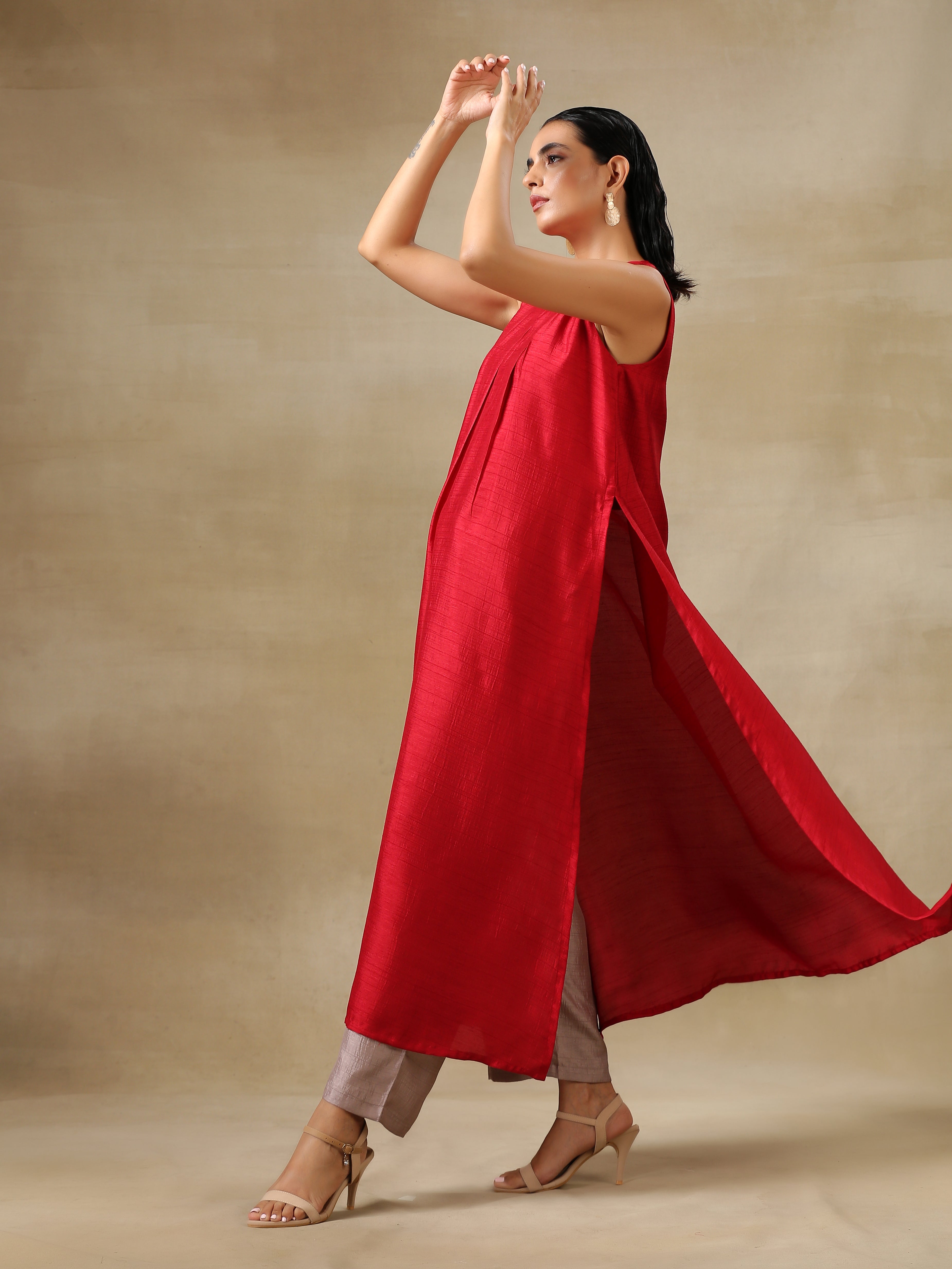 trueBrowns Maroon Textured Silk Sleeveless Kurta Pant Set - Distacart