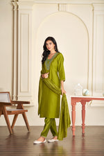 Thumbnail for BulBul Tapasya Silk Green Kurta Set with Dupatta