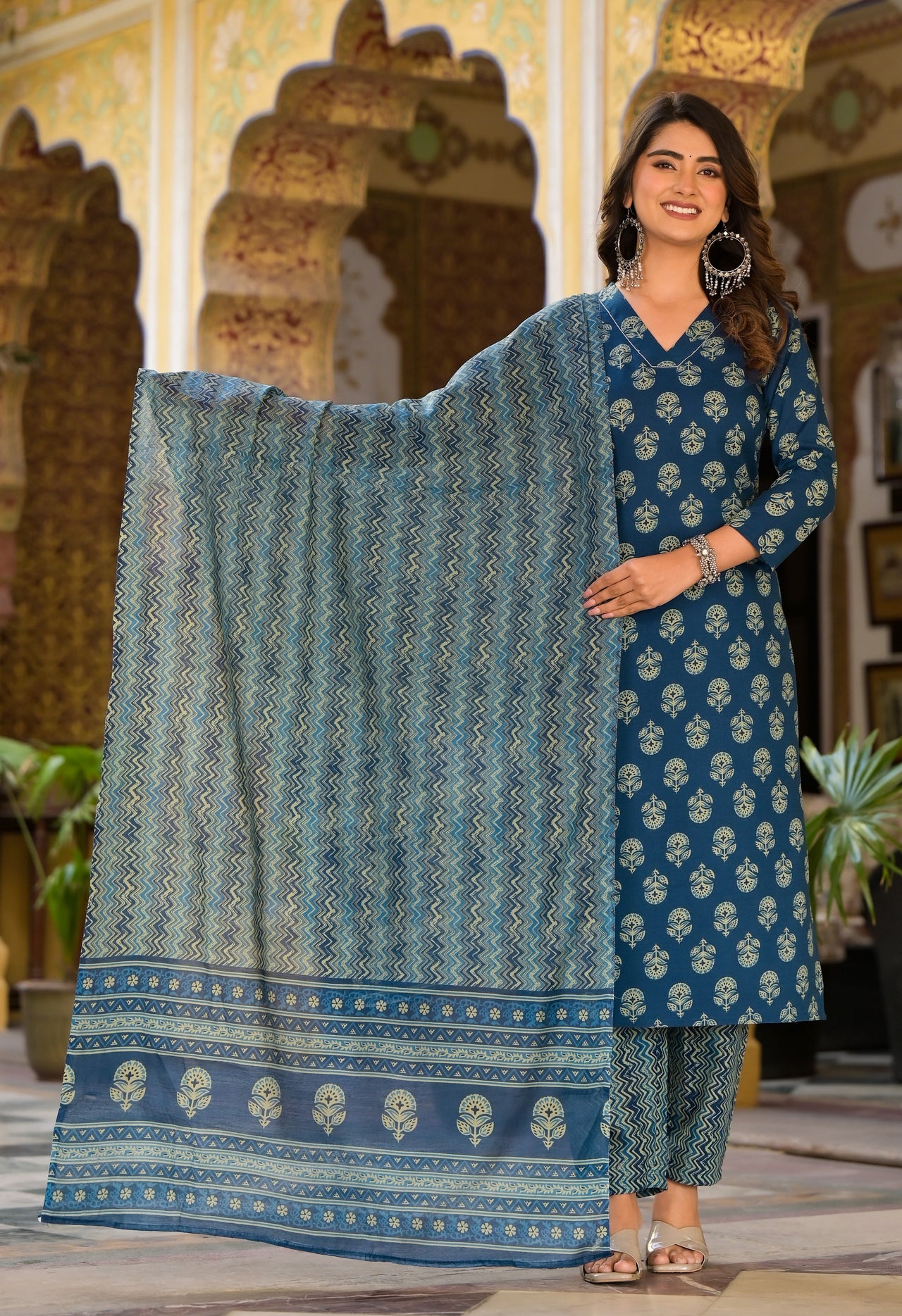 NOZ2TOZ Women Blue Printed Viscose Rayon Kurta, Pant And Dupatta Set