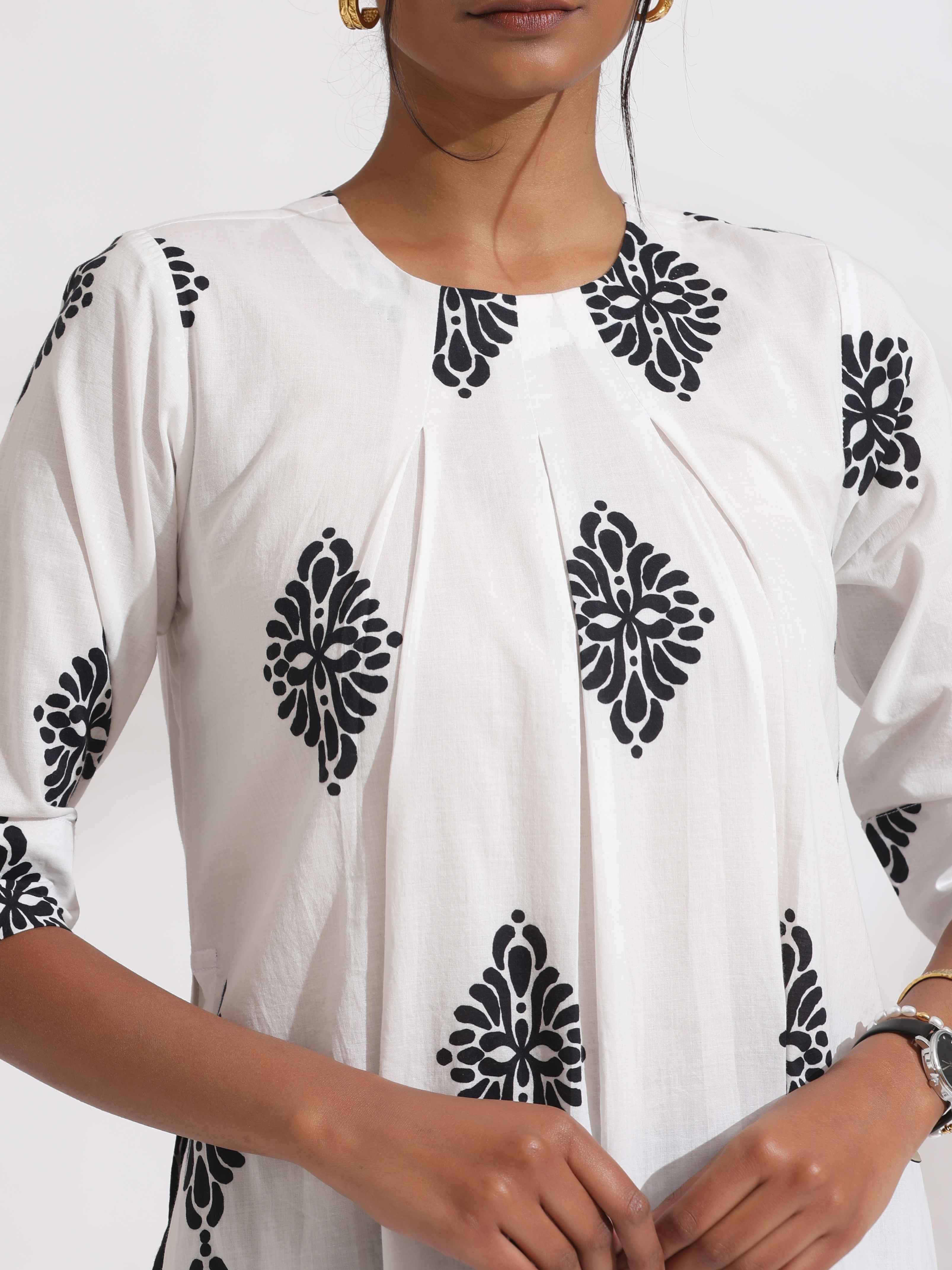 trueBrowns White Cotton Print Pleated Kurta Set - Distacart
