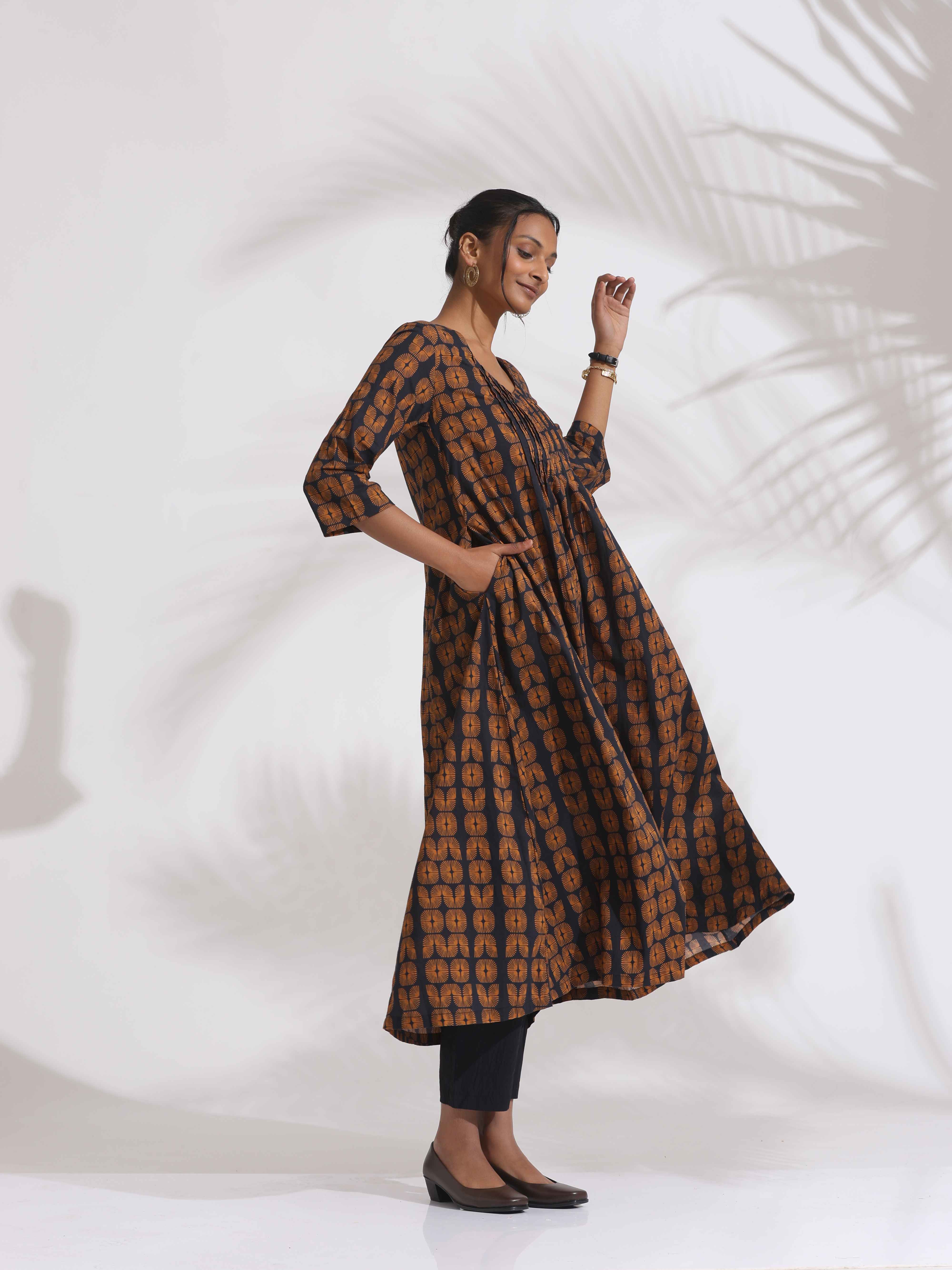 trueBrowns Black Cotton Print Pleated Flared Kurta Set - Distacart