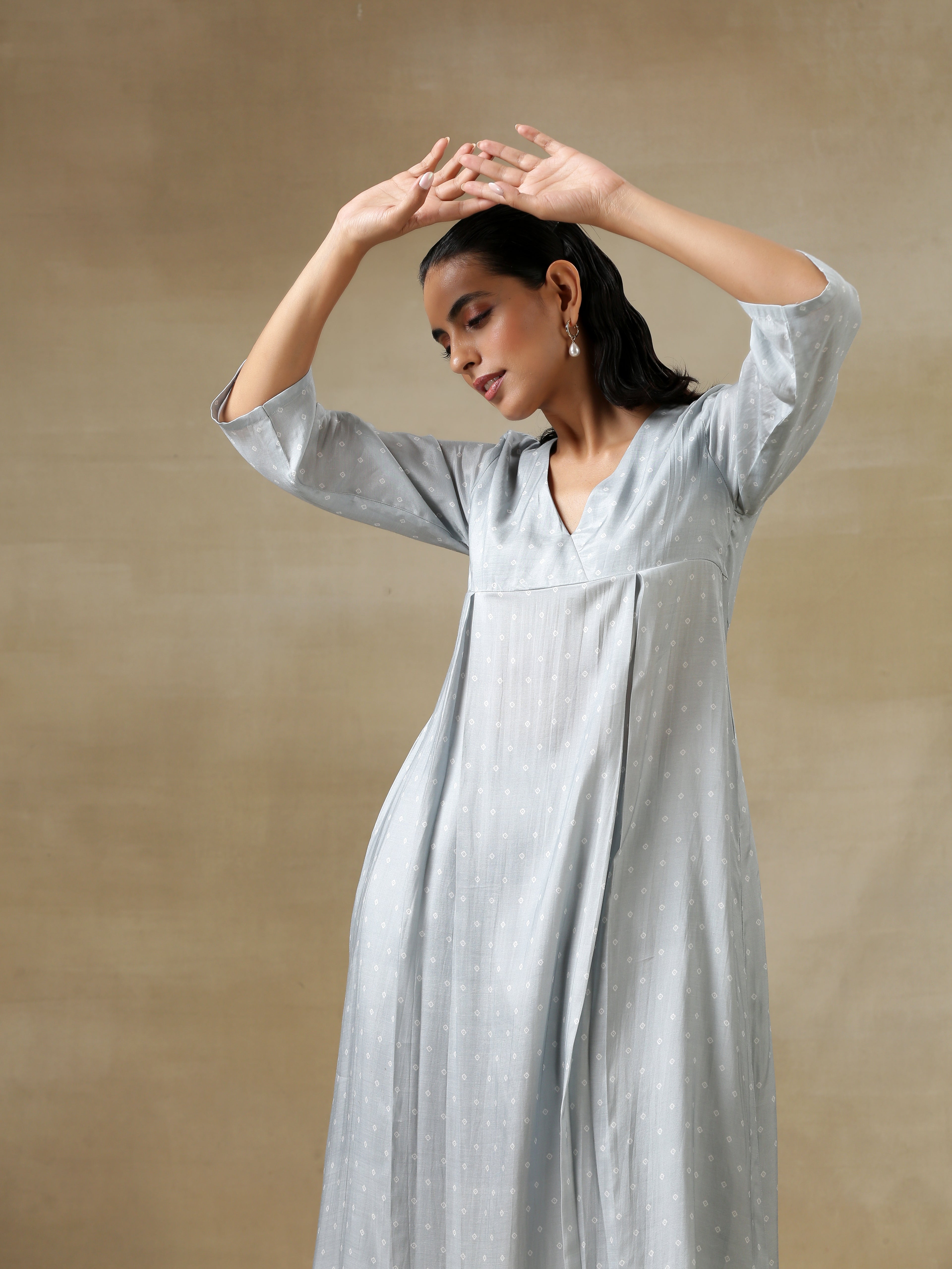 trueBrowns Grey Bandhani Printed Silk Yoke Kurta Pant Set - Distacart