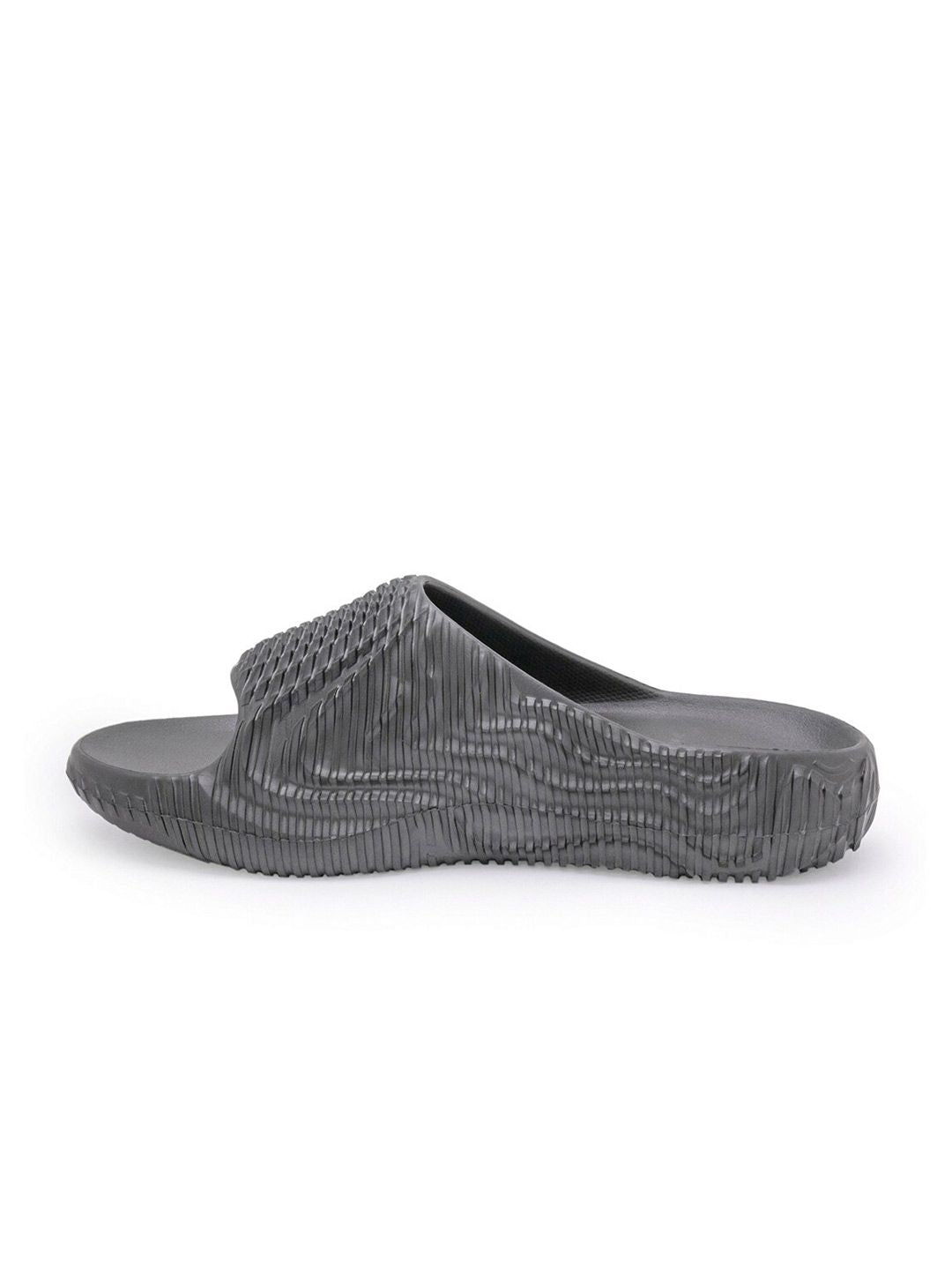 Red Tape Men Textured Slip-Resistance Sliders