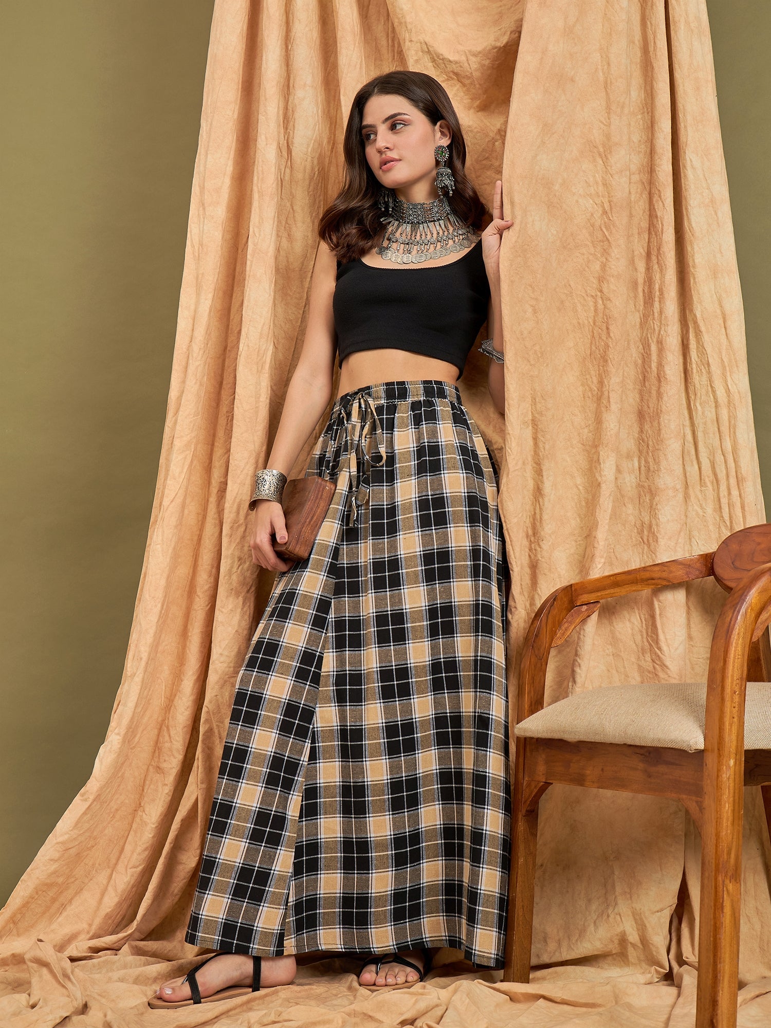 InWeave Black Beige Check Skirt - Distacart