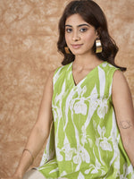 Thumbnail for InWeave Apple Green White V Neck Top - Distacart