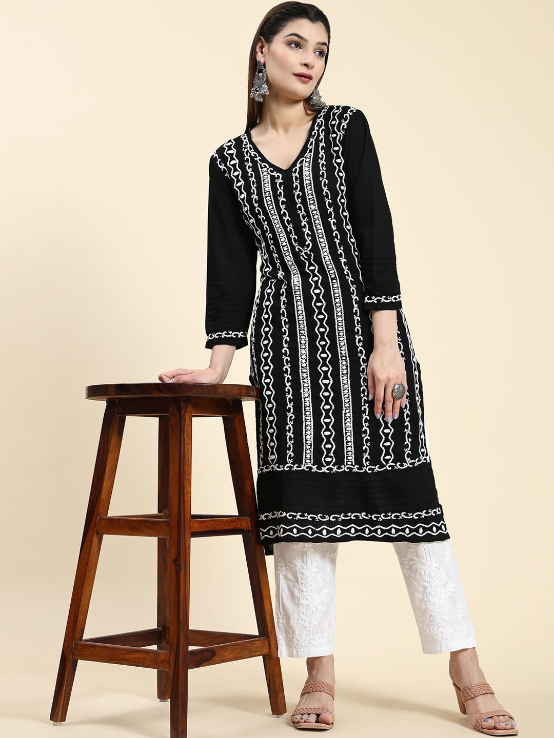 HOUSE OF KARI Ethnic Motifs Embroidered Chikankari Straight Kurta - Distacart