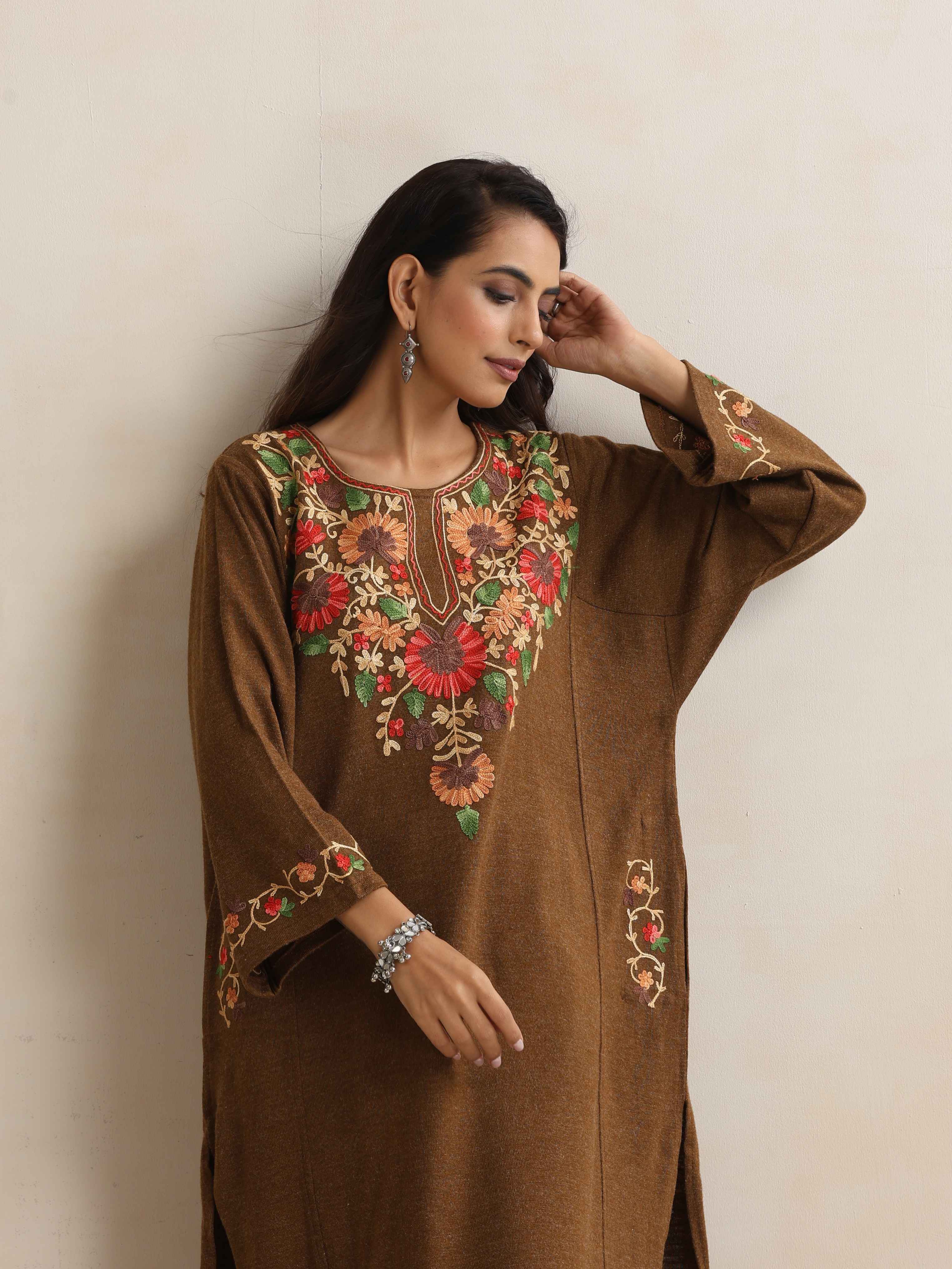 trueBrowns Brown Kashmiri Floral Embroidered Woollen Phiran Kurta - Distacart
