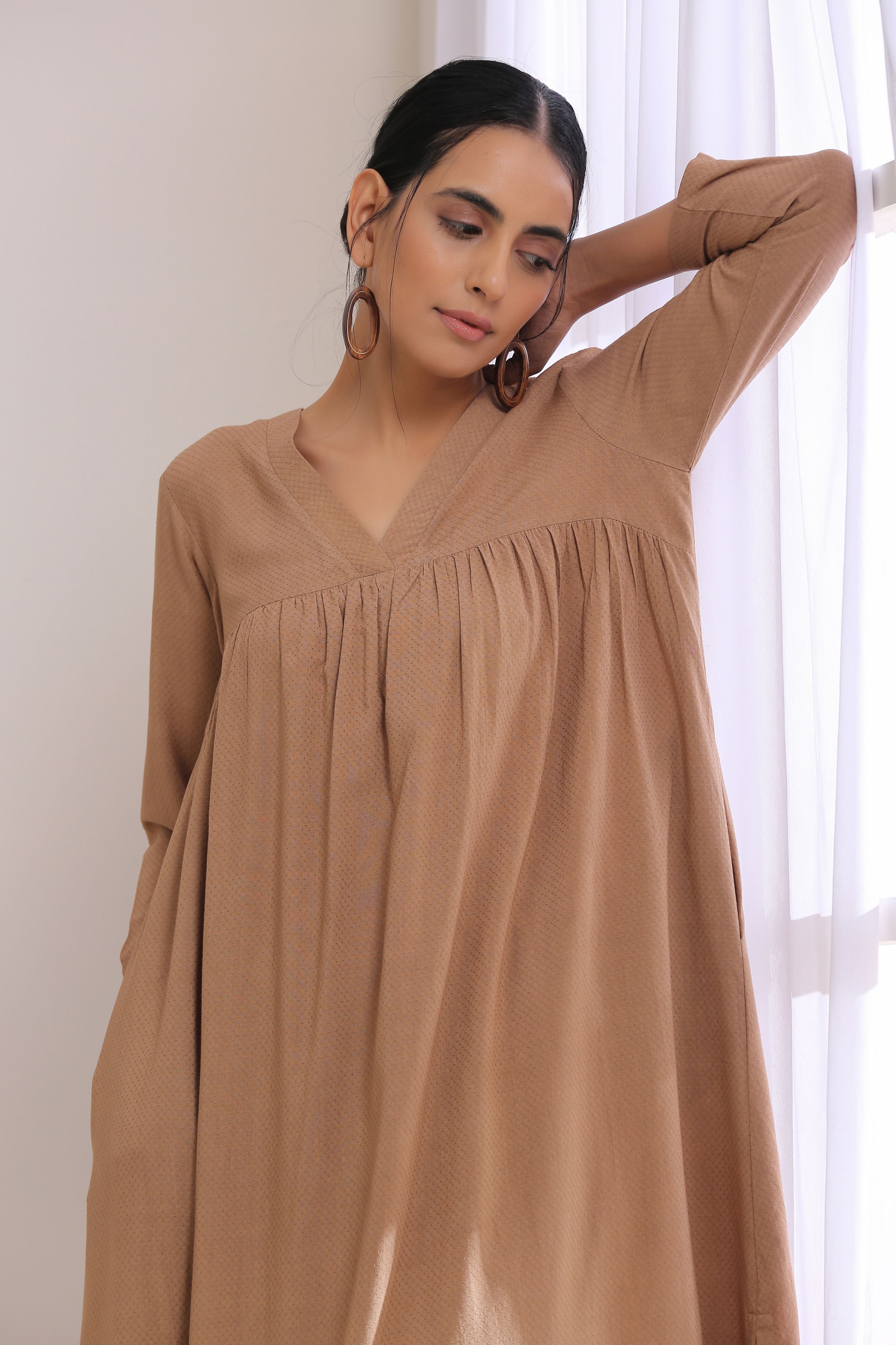 trueBrowns Beige Dobby Gathered Kurta Pant Set - Distacart