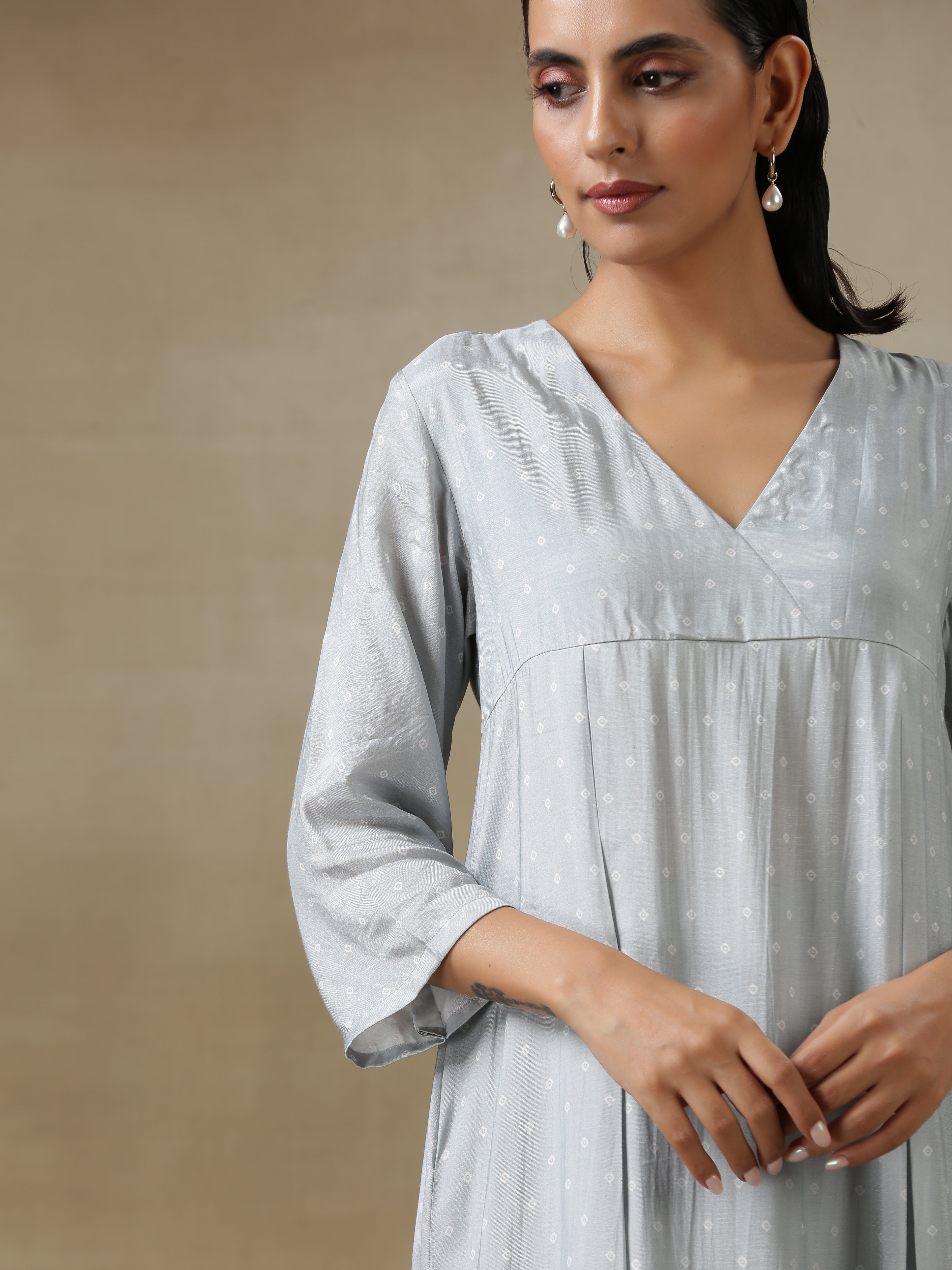 trueBrowns Grey Bandhani Printed Silk Yoke Kurta Pant Set - Distacart