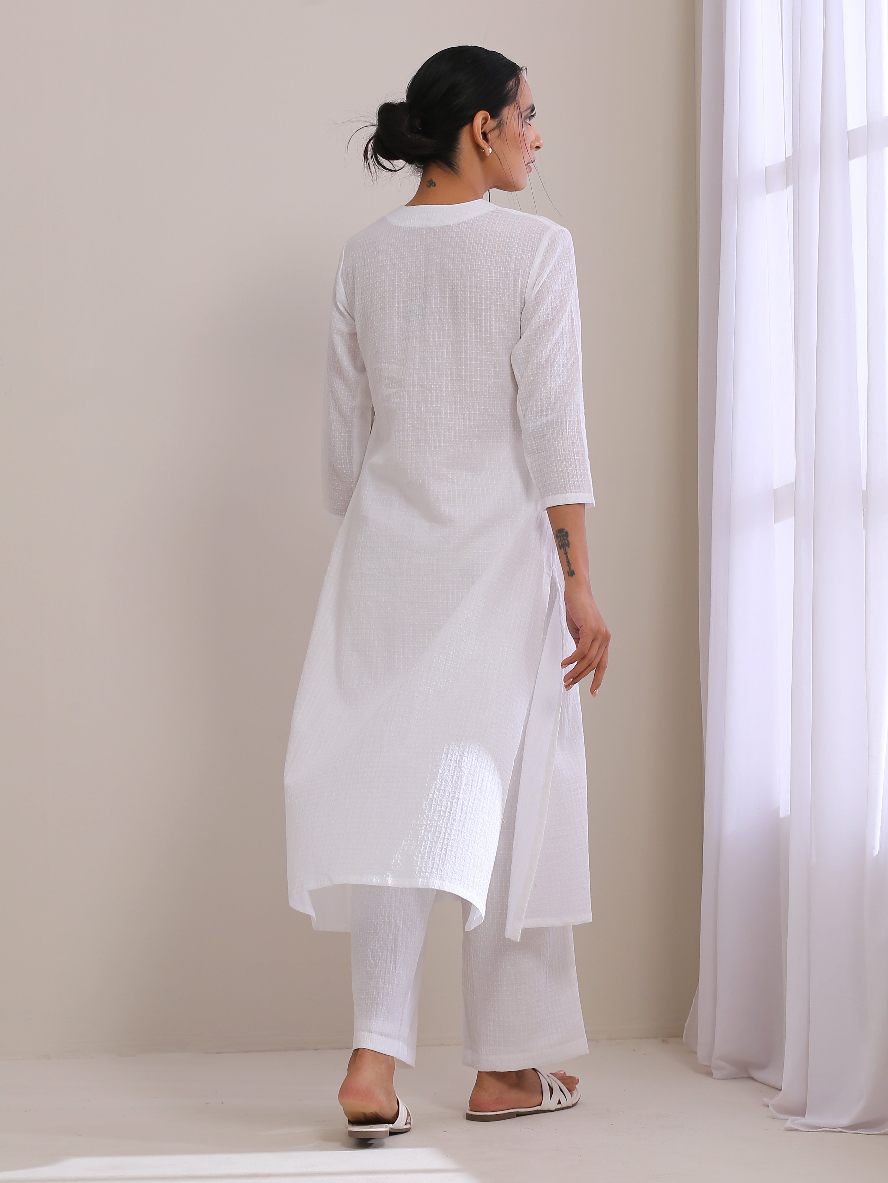 trueBrowns White Dobby Neck Pleat Kurta Pant Set - Distacart