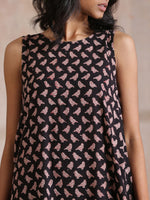 Thumbnail for trueBrowns Black Bird Bagru Print Cotton Sleeveless Kurta Pant Set - Distacart
