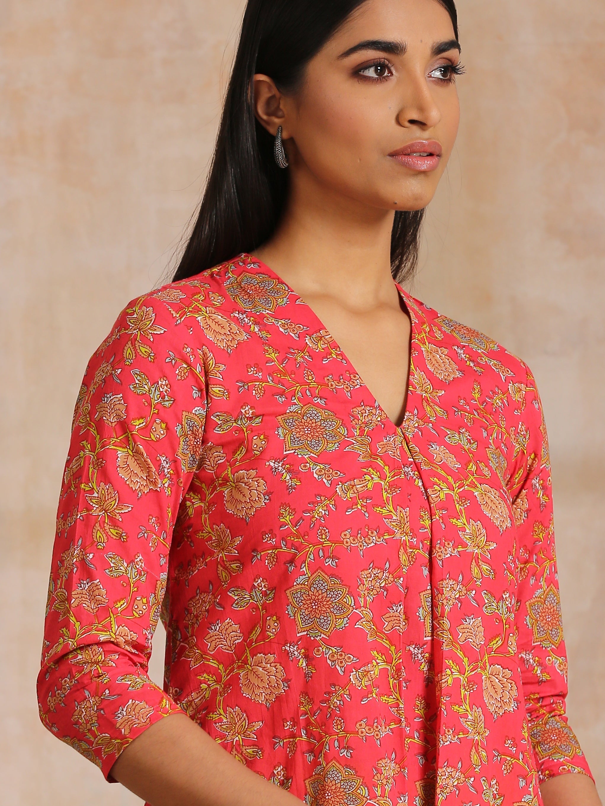 trueBrowns Flamingo Pink Overall Floral Block Print Cotton Slit Kurta Pant Set - Distacart