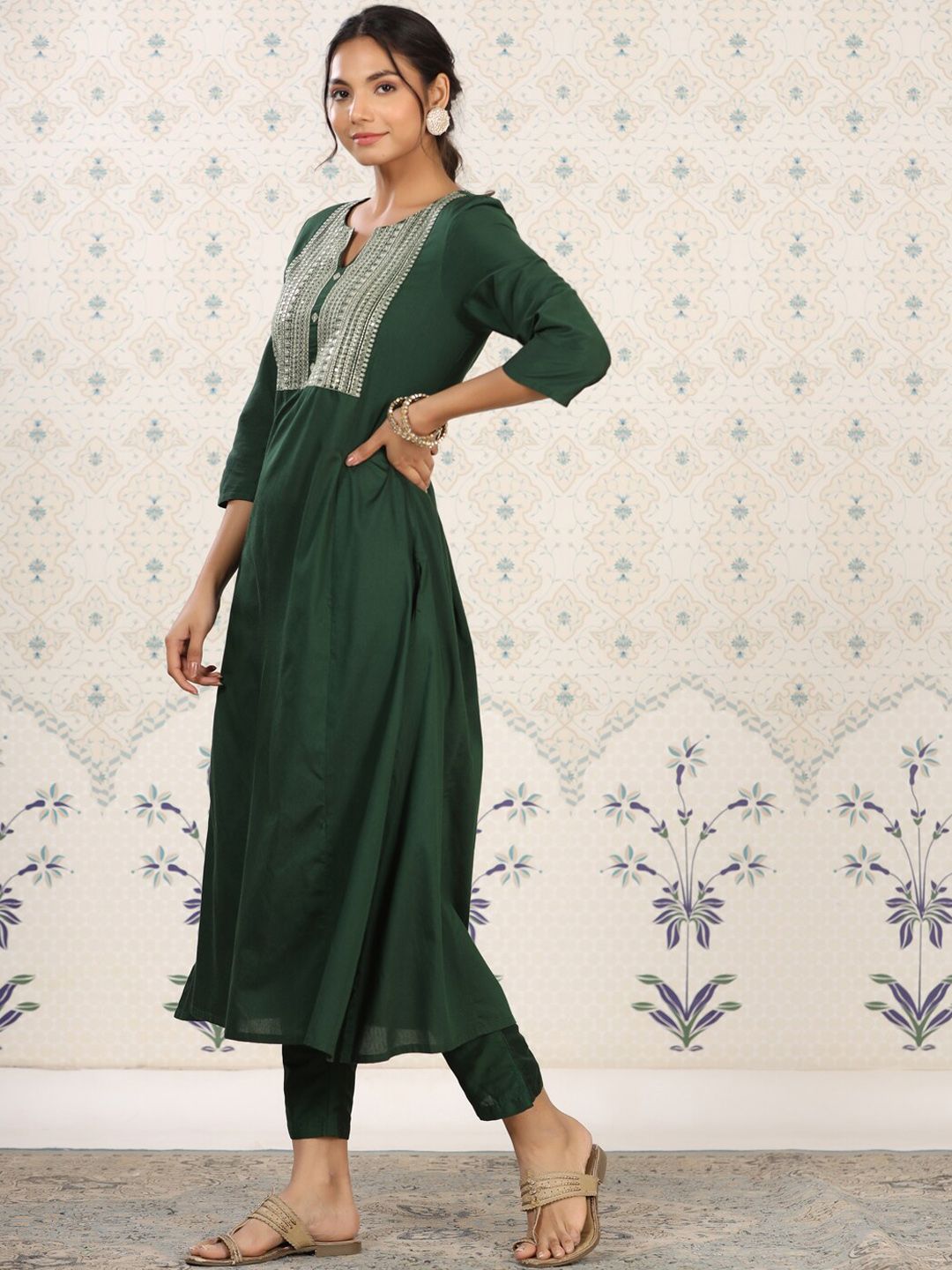 Ode by House of Pataudi Round Neck Thread Work Kurta - Distacart