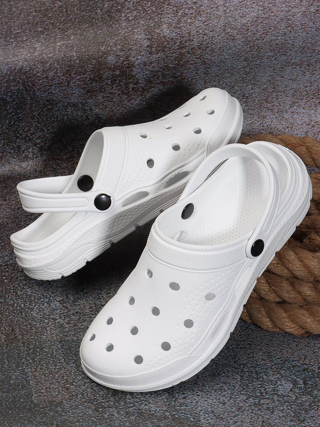 Roadster The Lifestyle Co. Men Textured Clogs
