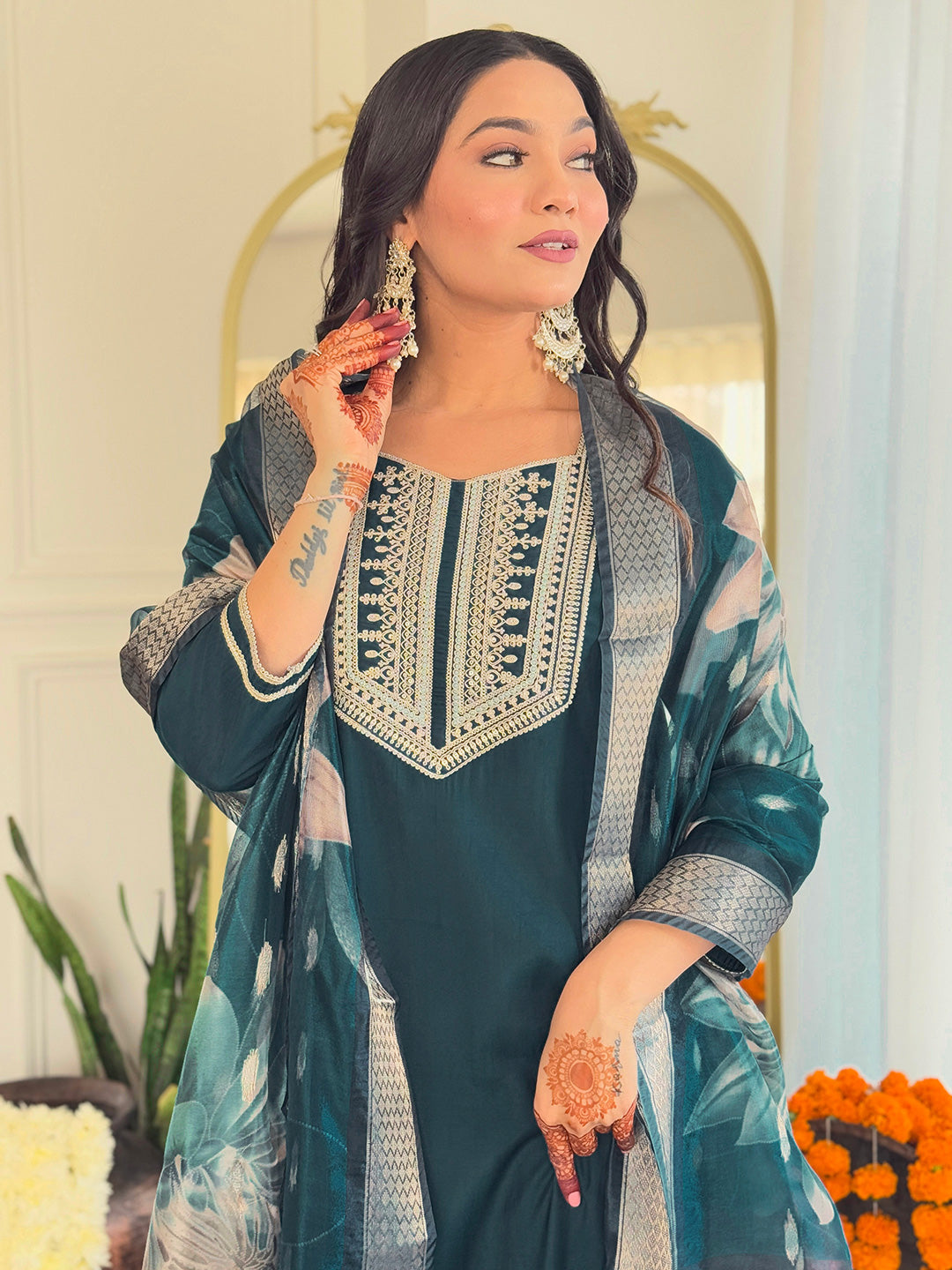 Lyush Women's Sweetheart Neck Embroidered Work Bsy Viscose Fabric Kurta & Pant With Dupatta Set - Teal
