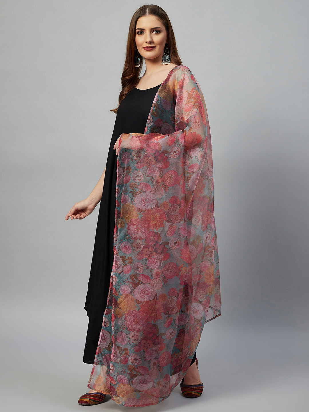 InWeave Black Strappy Set With Green Organza Dupatta - Distacart