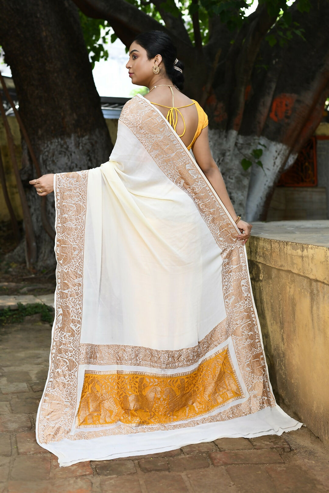 Joban Fashion Cream Crepe Chiffon Pure Handloom Banarasi Silk Saree