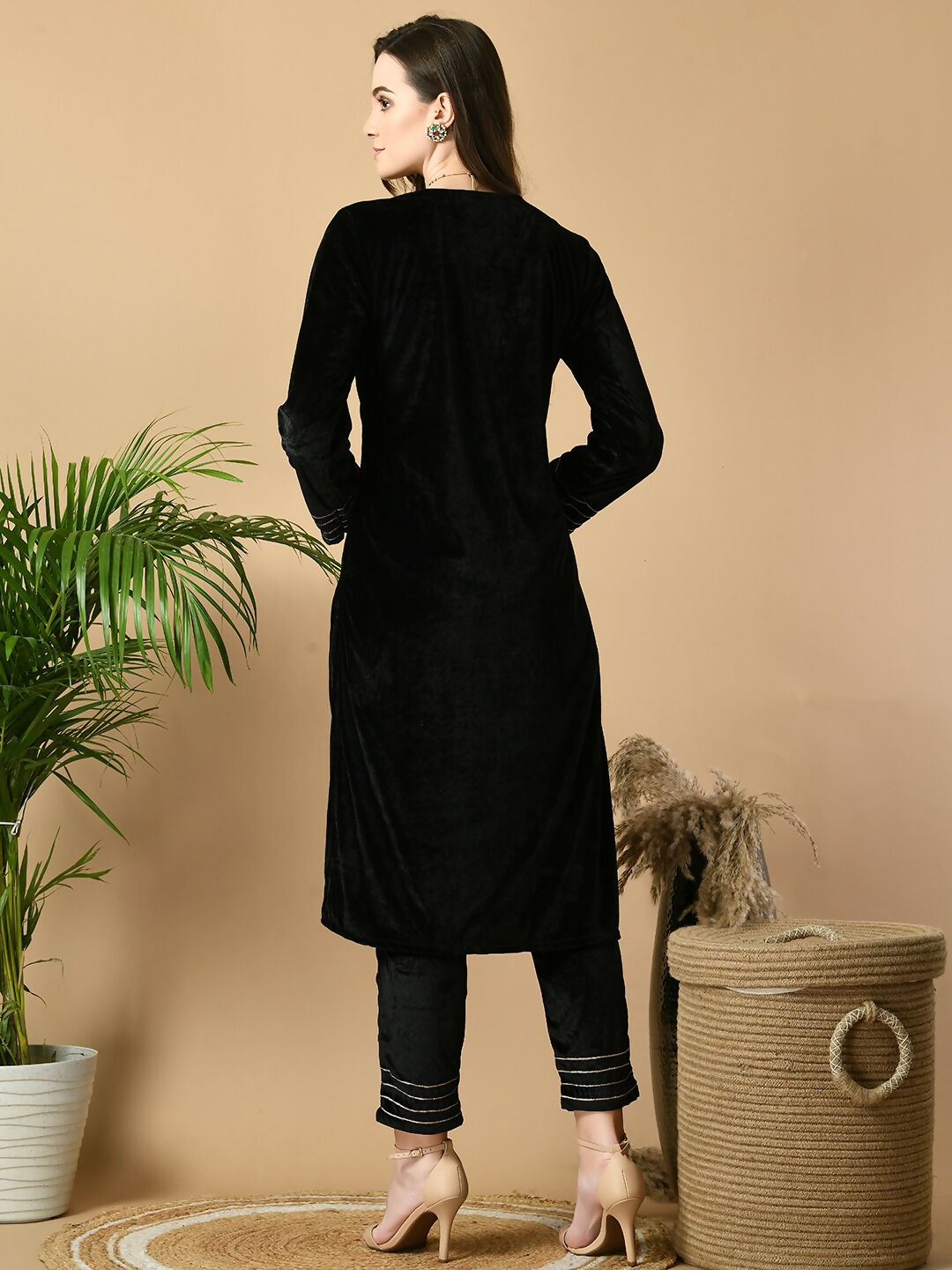 Myshka Women's Black Velvet Kurta With Trousers Party Sets - Distacart