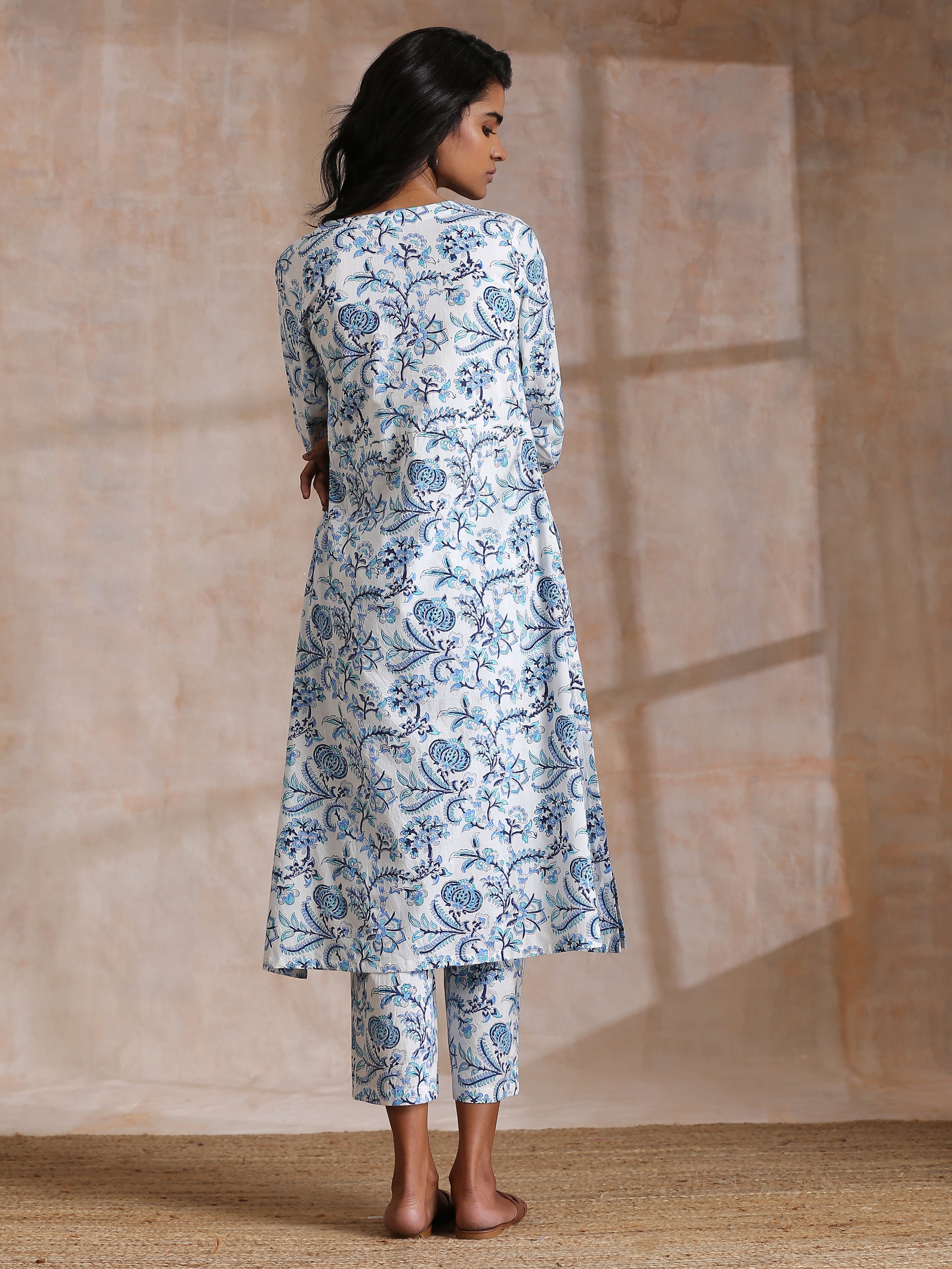 trueBrowns White With Overall Blue Print Cotton Slit Gathered Kurta Set - Distacart