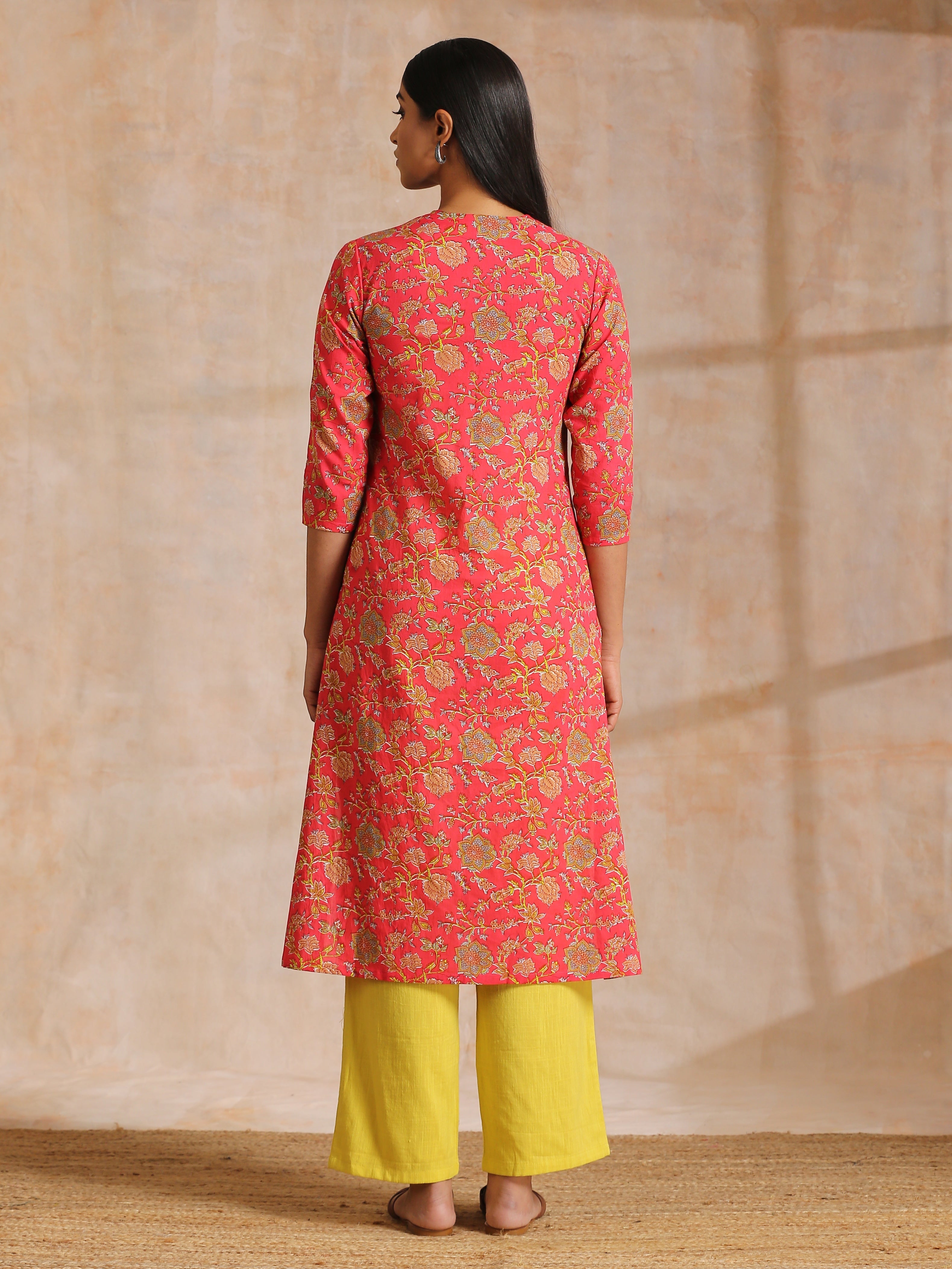 trueBrowns Flamingo Pink Overall Floral Block Print Cotton Slit Kurta Pant Set - Distacart