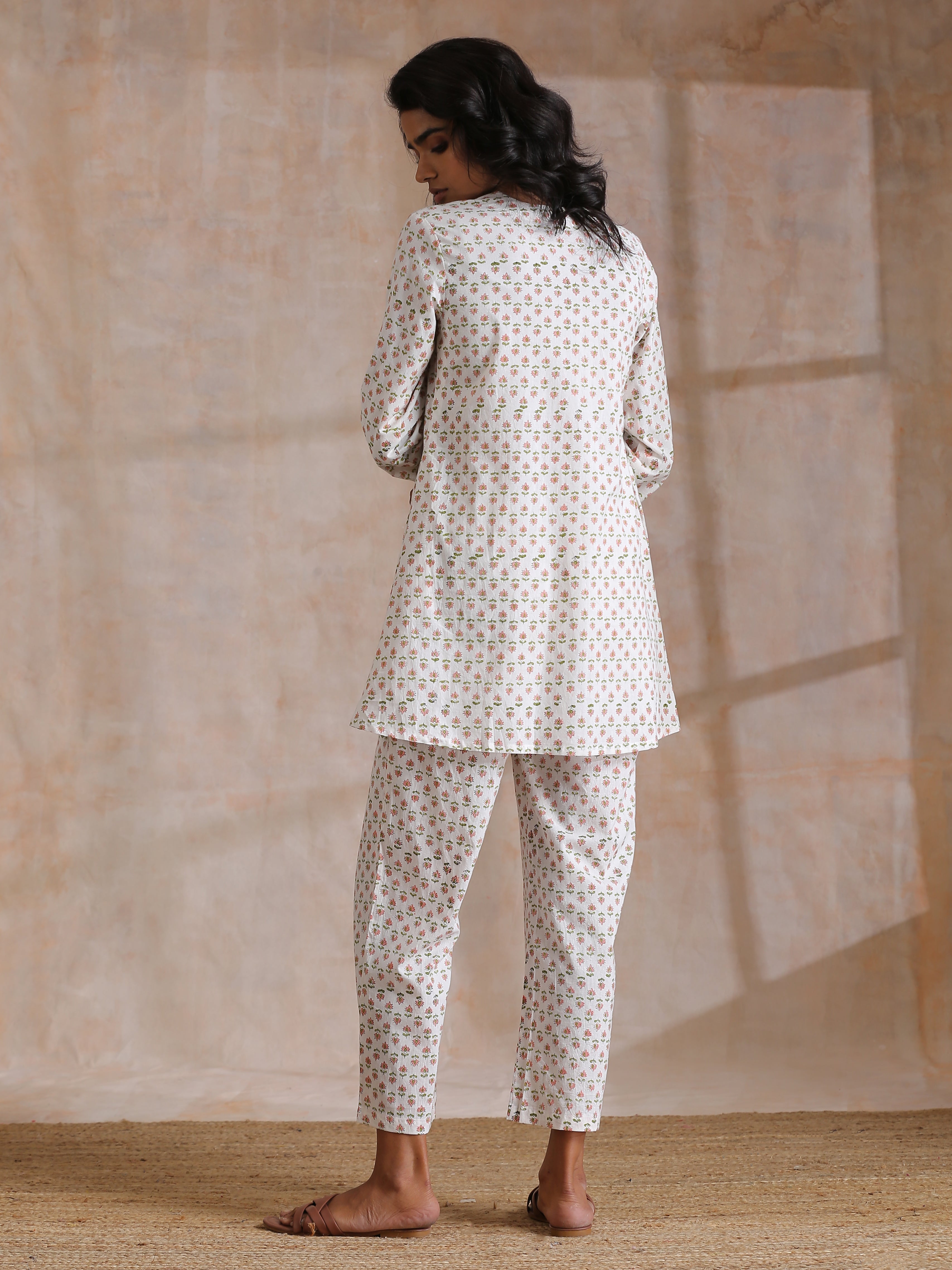 trueBrowns White With Small Floral Booti Print Cotton Pleated Co-Ord Set - Distacart