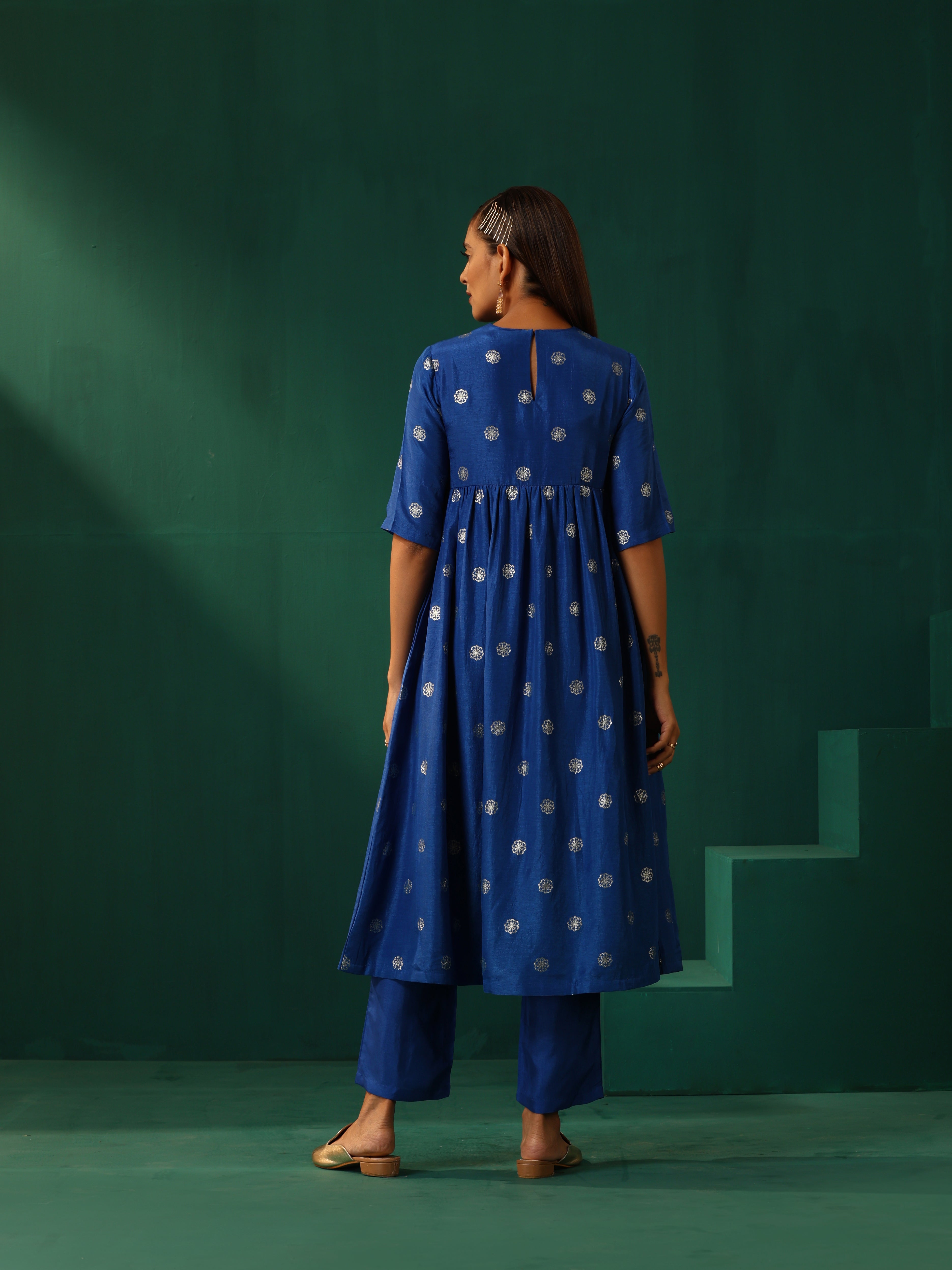 trueBrowns Royal Blue Geometric Floral Viscose Silk Side Gathered Kurta Pant Set - Distacart