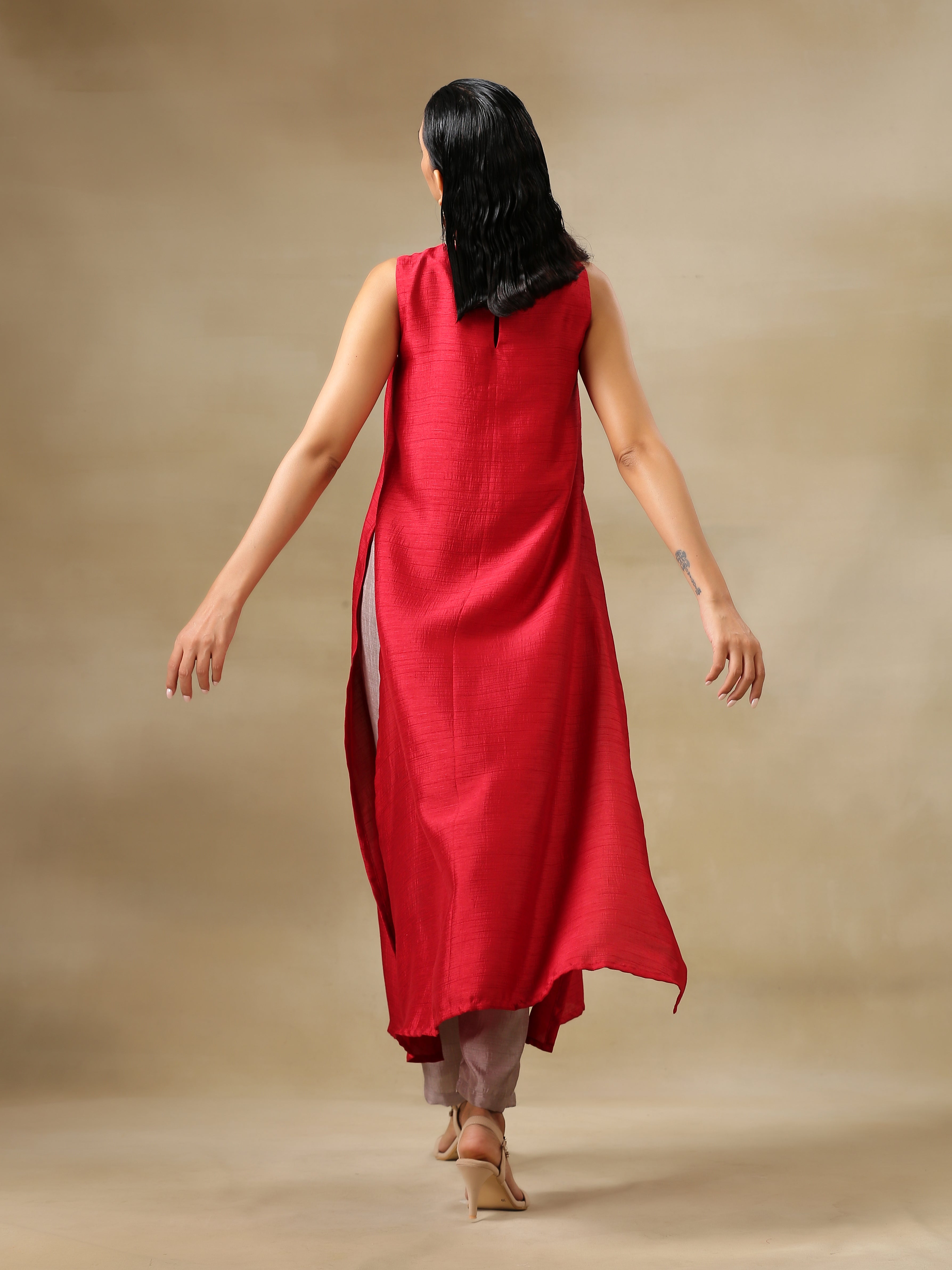 trueBrowns Maroon Textured Silk Sleeveless Kurta Pant Set - Distacart