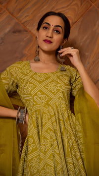 Thumbnail for Pomcha Jaipur Bandhej Mehndhi Green Cotton Anarkali Set - Distacart