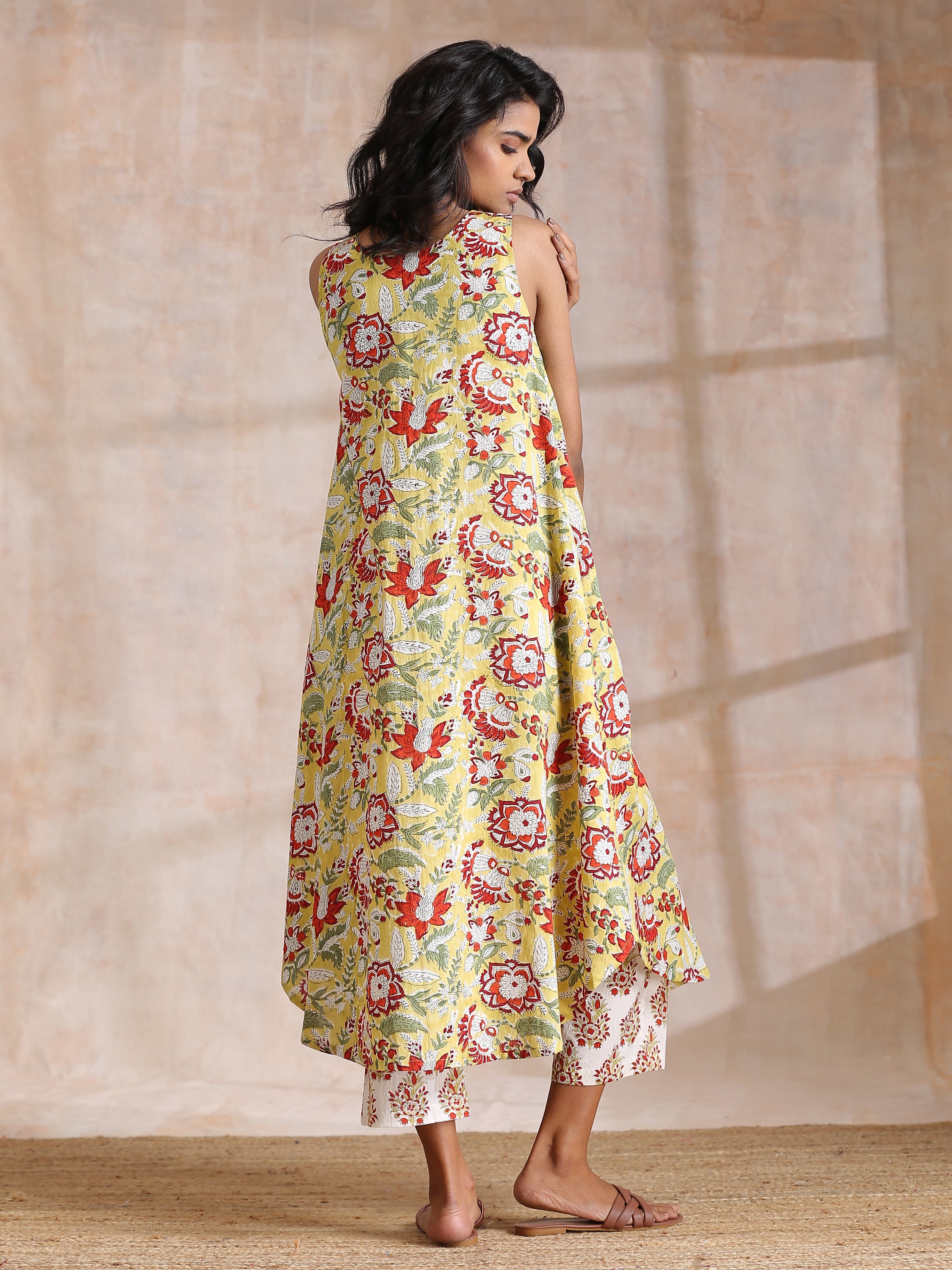 trueBrowns Yellow Overall Floral Block Print Cotton Sleeveless Kurta Pant Set - Distacart