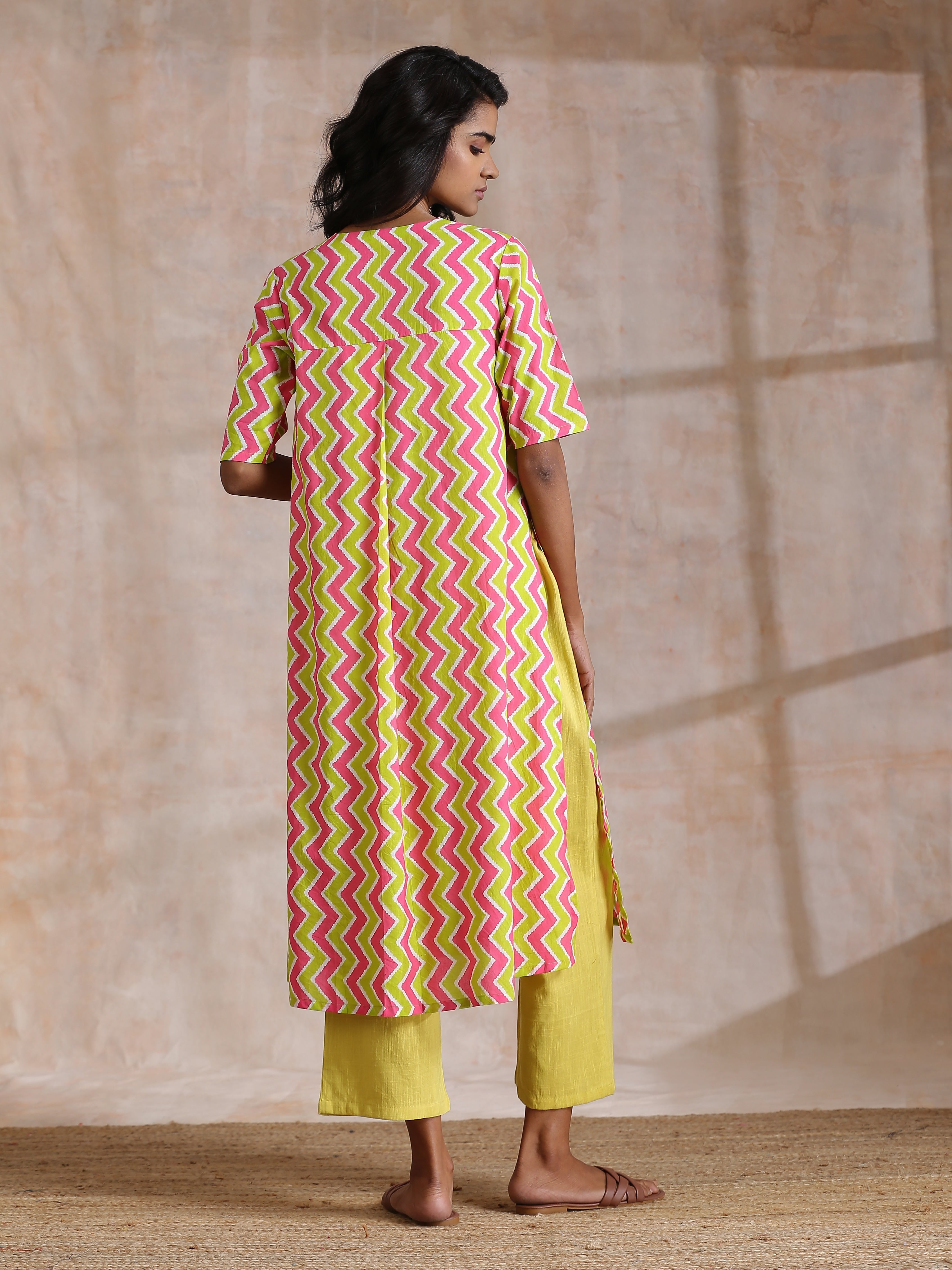trueBrowns Lime Pink Zig-Zag Lines Print Cotton Kurta Pant Set - Distacart